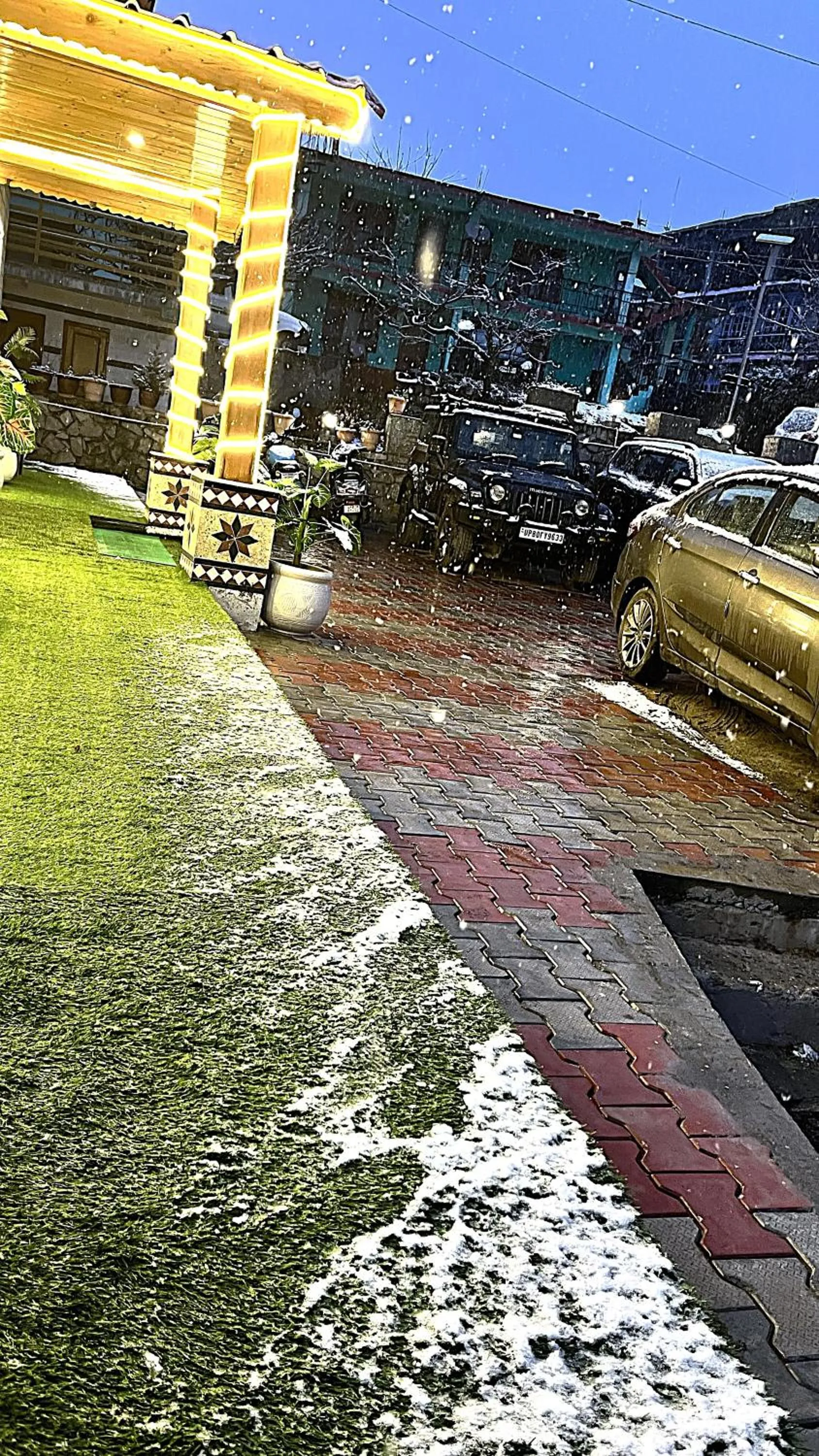 Property building in WANDER THRIVES INN By Ads Manali