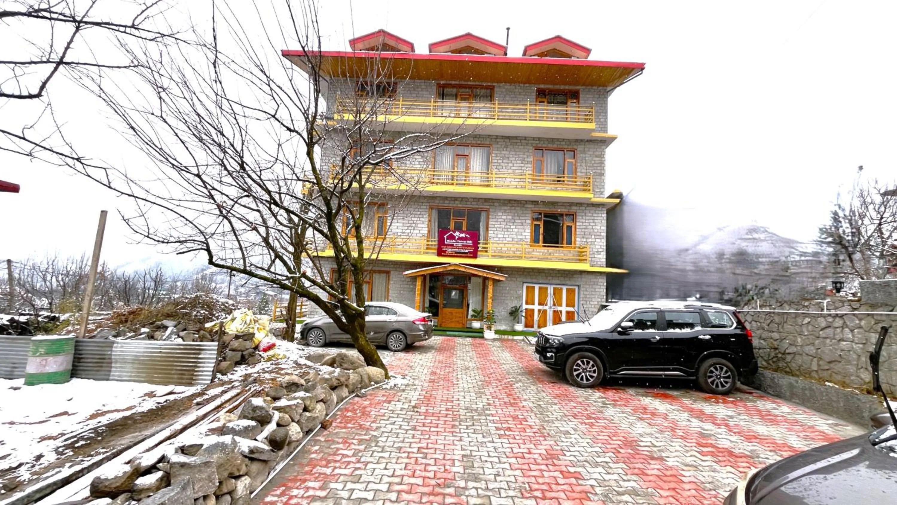 Property building in WANDER THRIVES INN By Ads Manali