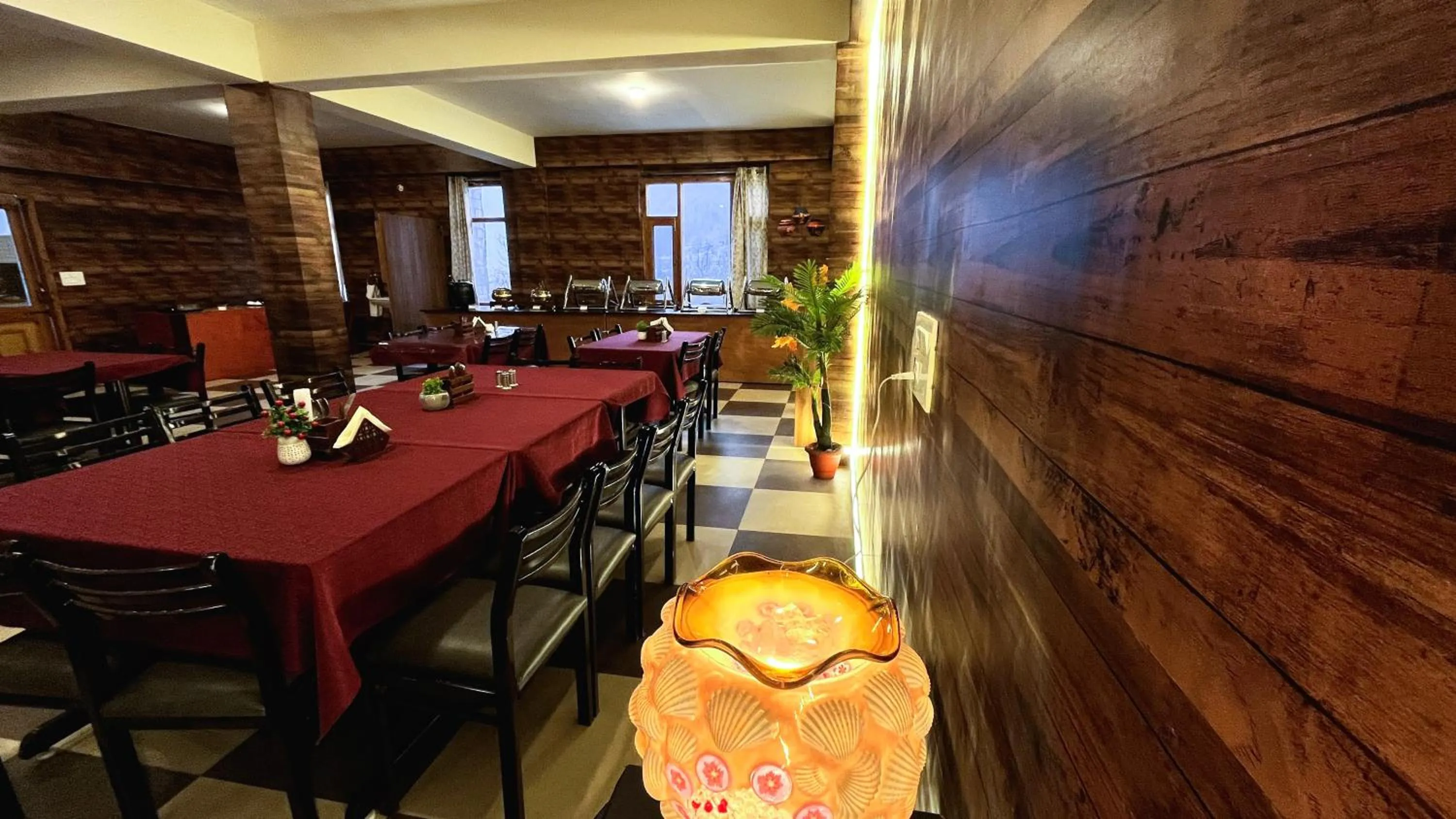 Restaurant/places to eat in WANDER THRIVES INN By Ads Manali