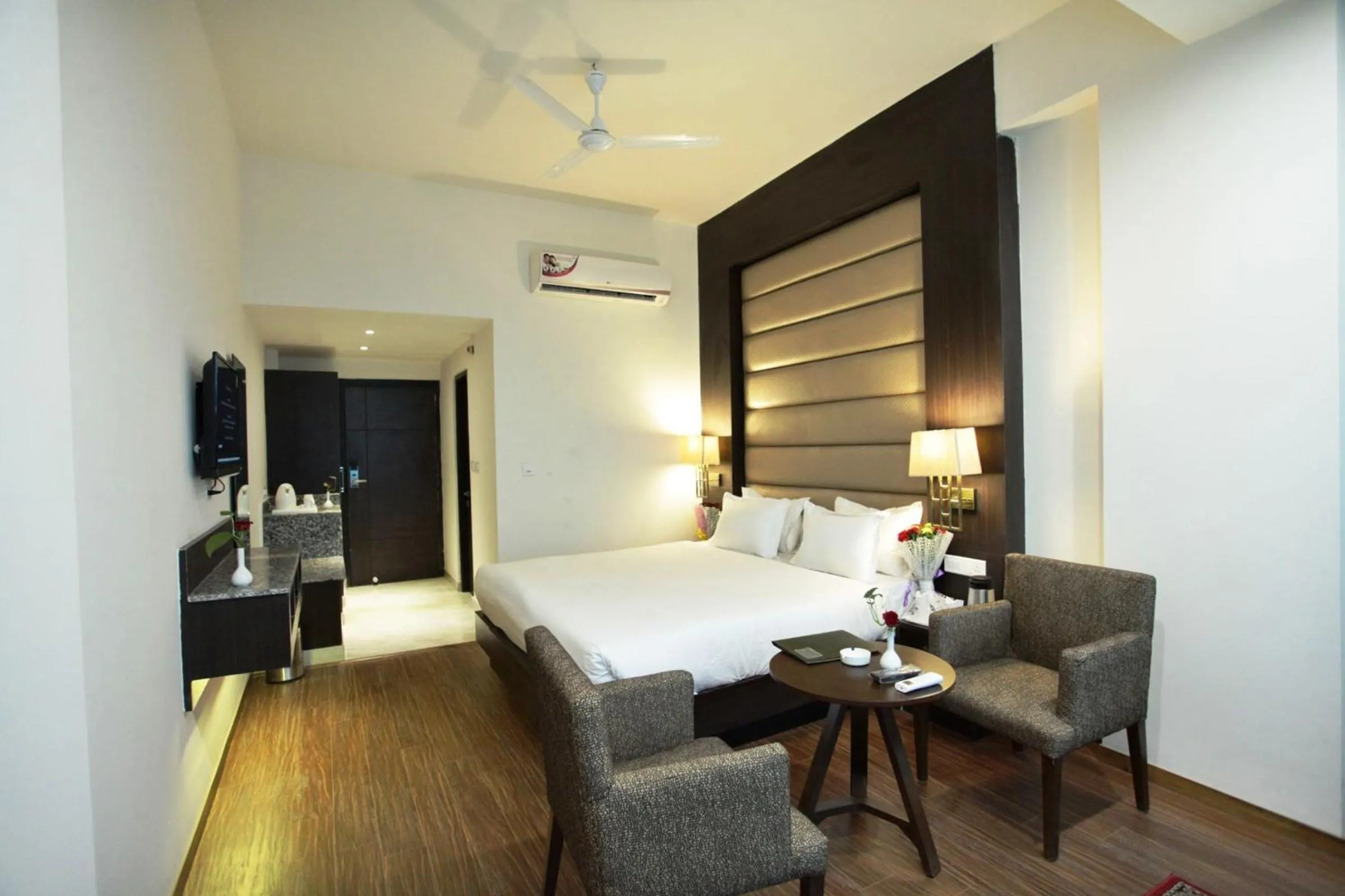 Decorative detail, Bed in Lemon Tree Hotel, Katra