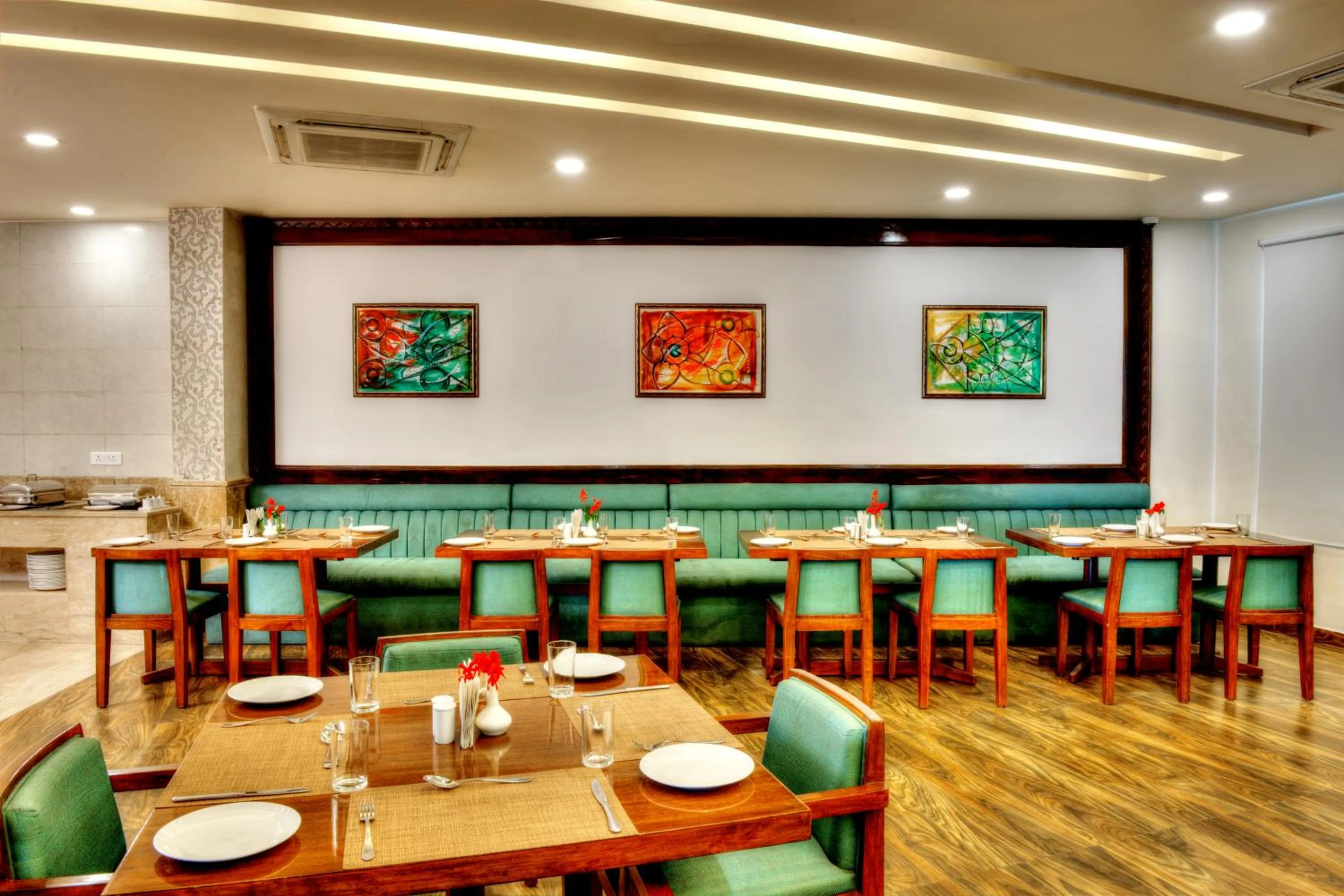 Restaurant/places to eat in Lemon Tree Hotel, Katra