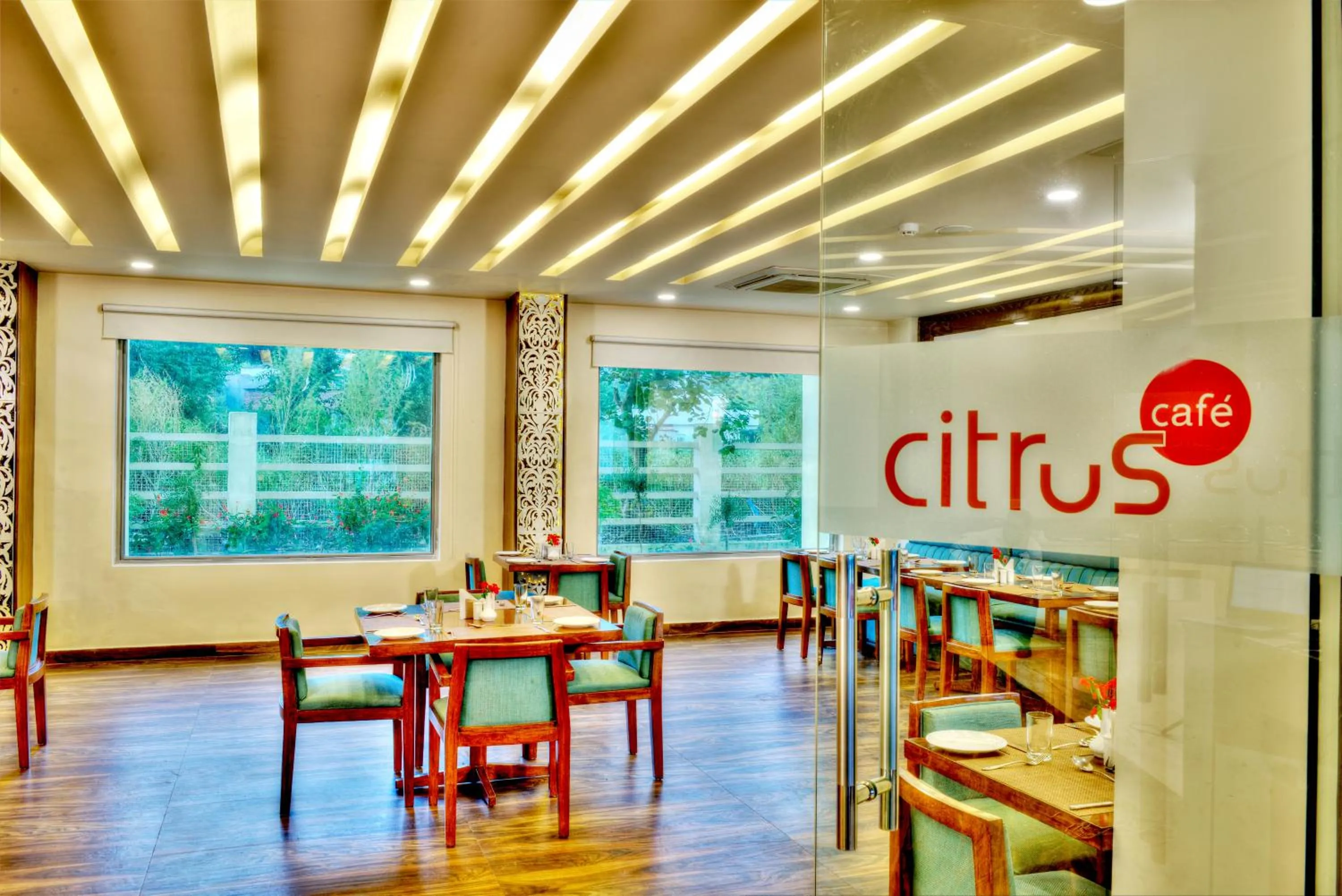 Restaurant/places to eat in Lemon Tree Hotel, Katra