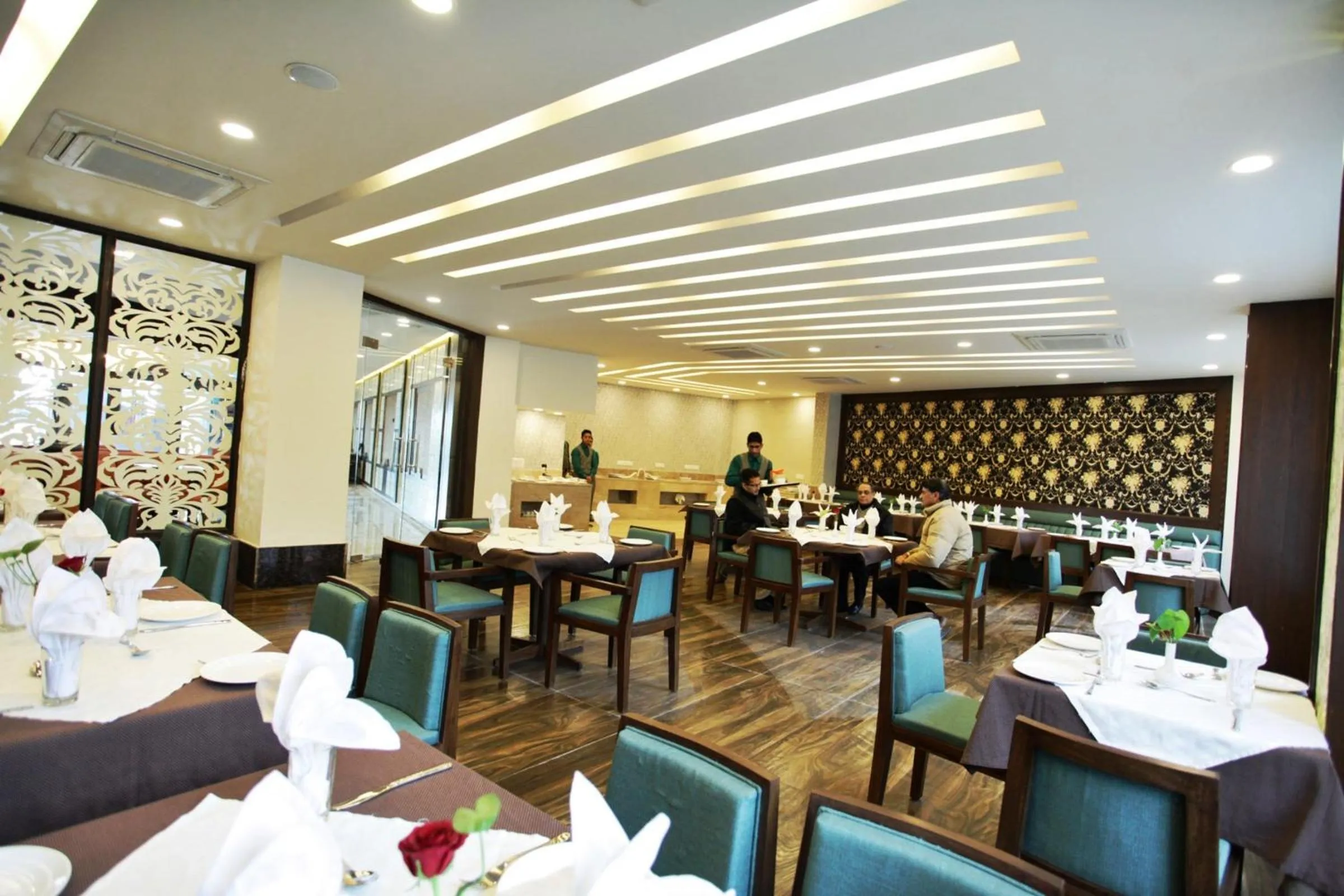 Restaurant/places to eat in Lemon Tree Hotel, Katra