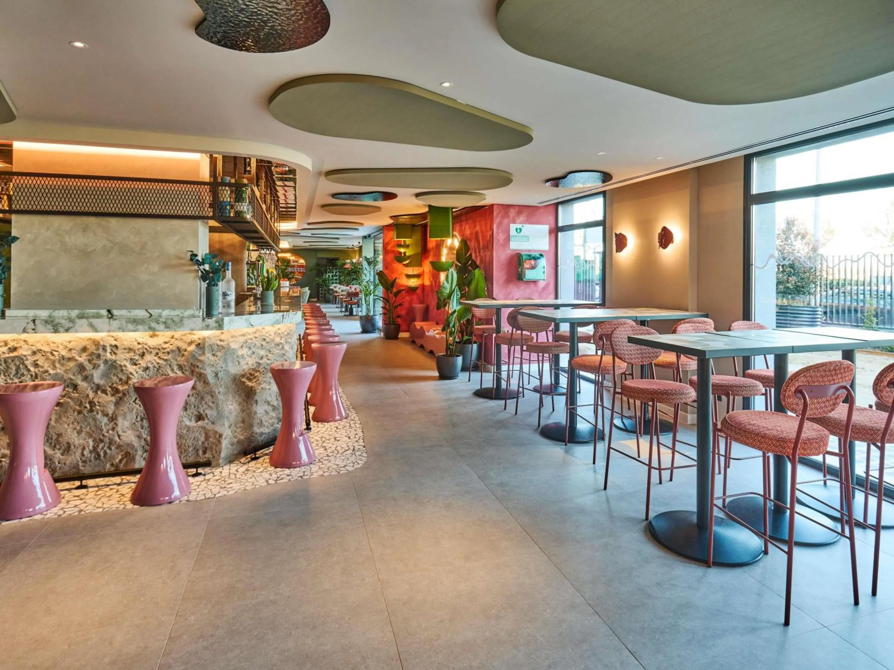 Lounge or bar in Ibis Styles Madrid Airport Valdebebas