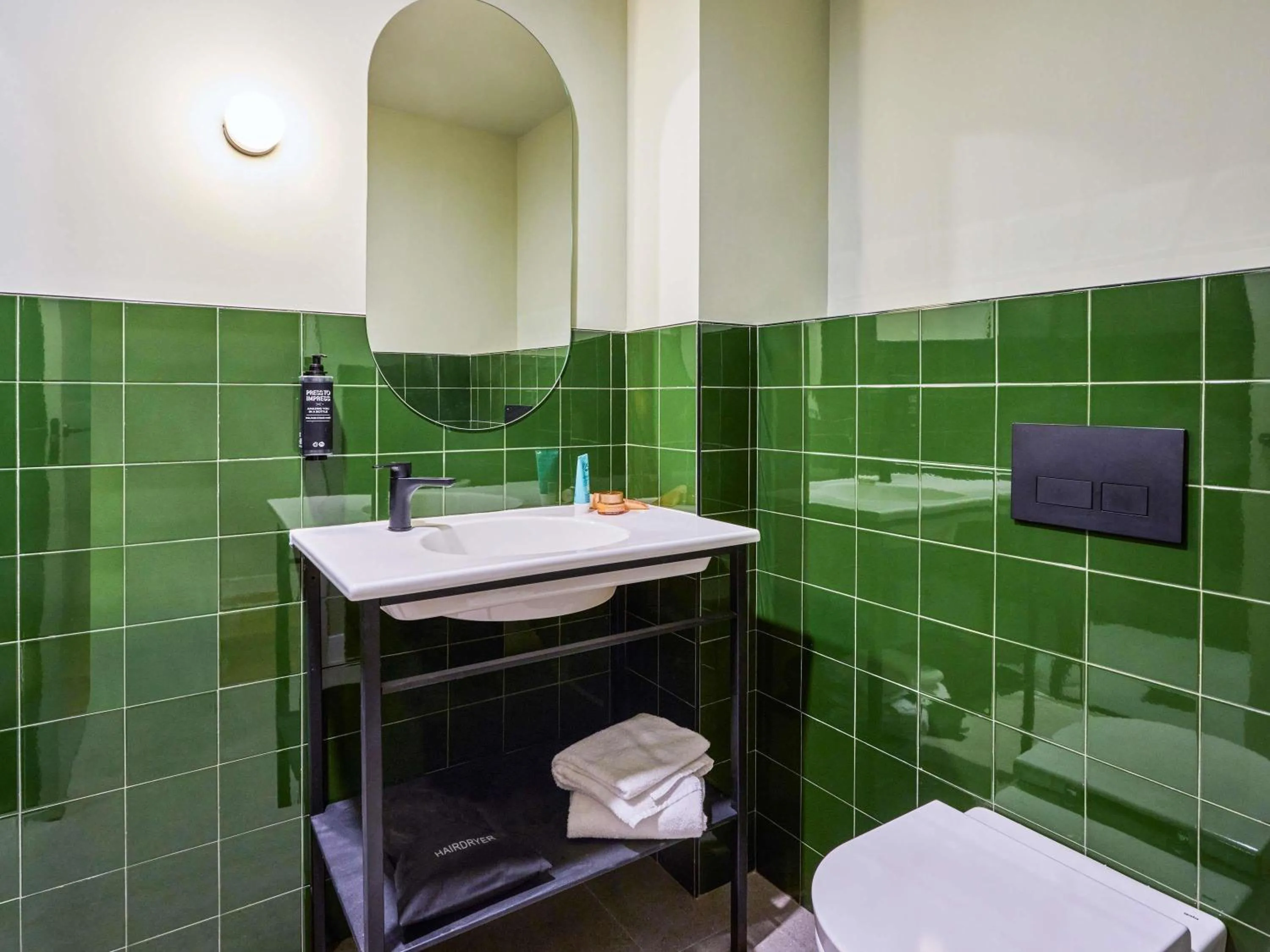 Bedroom in Ibis Styles Madrid Airport Valdebebas