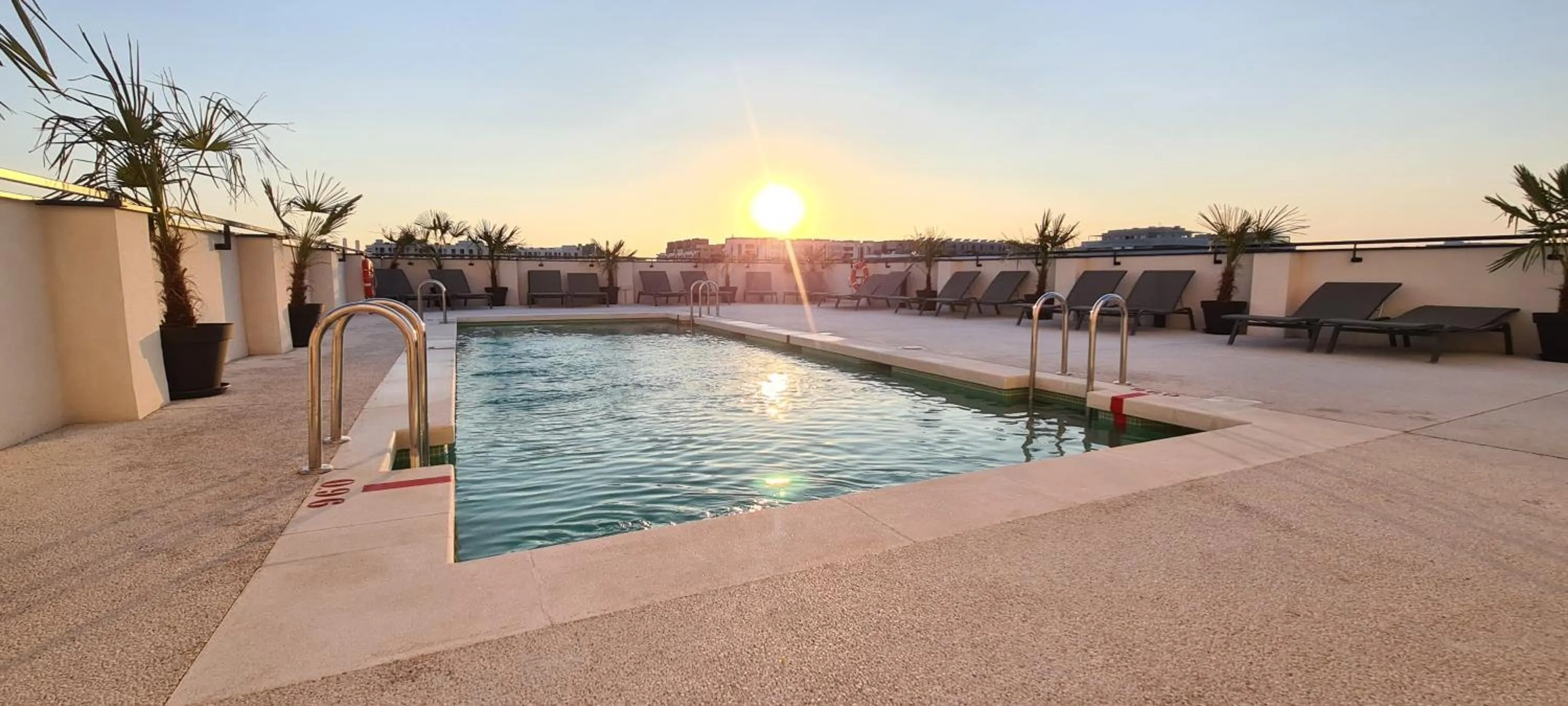 Swimming pool in Ibis Styles Madrid Airport Valdebebas