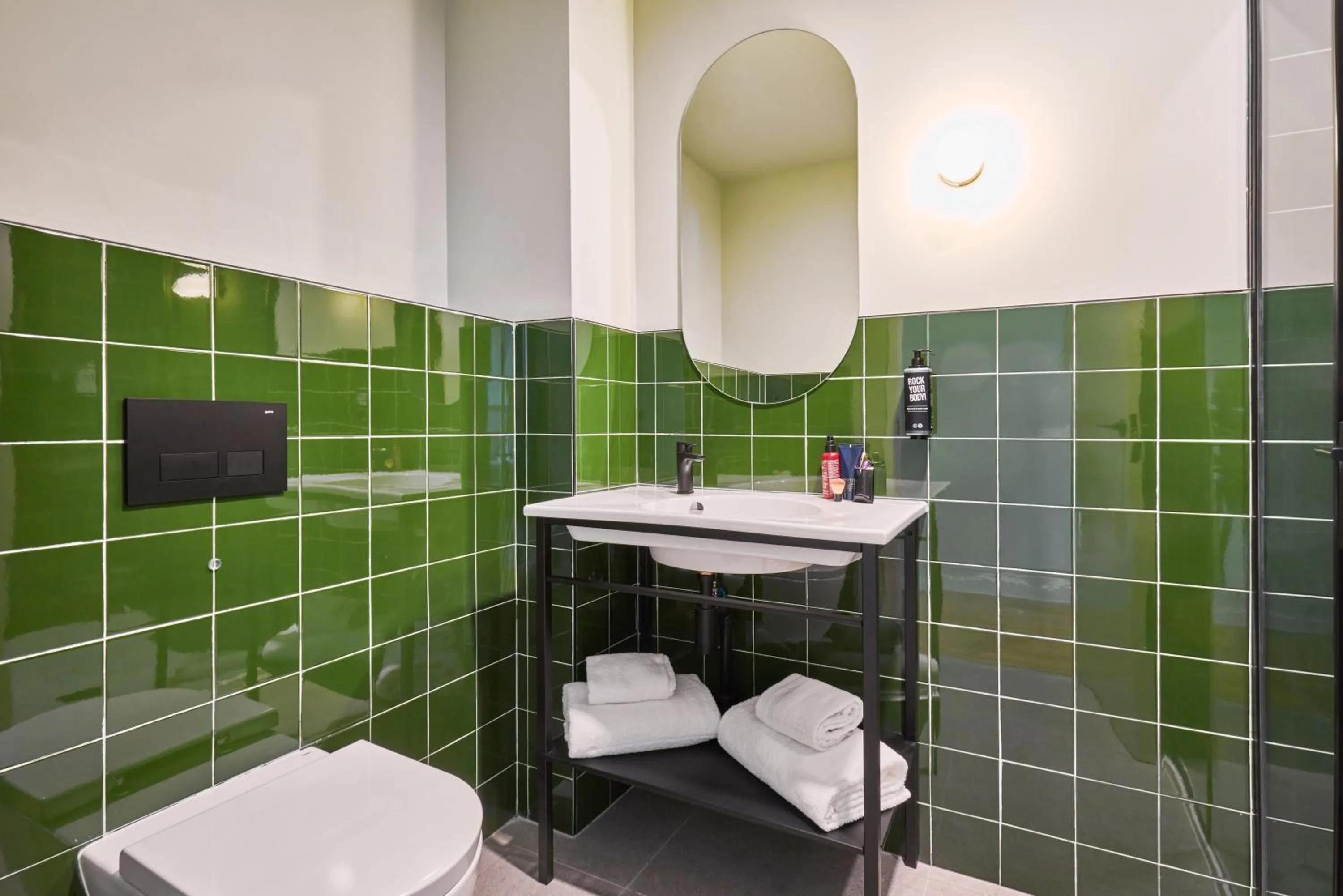 Bathroom in Ibis Styles Madrid Airport Valdebebas