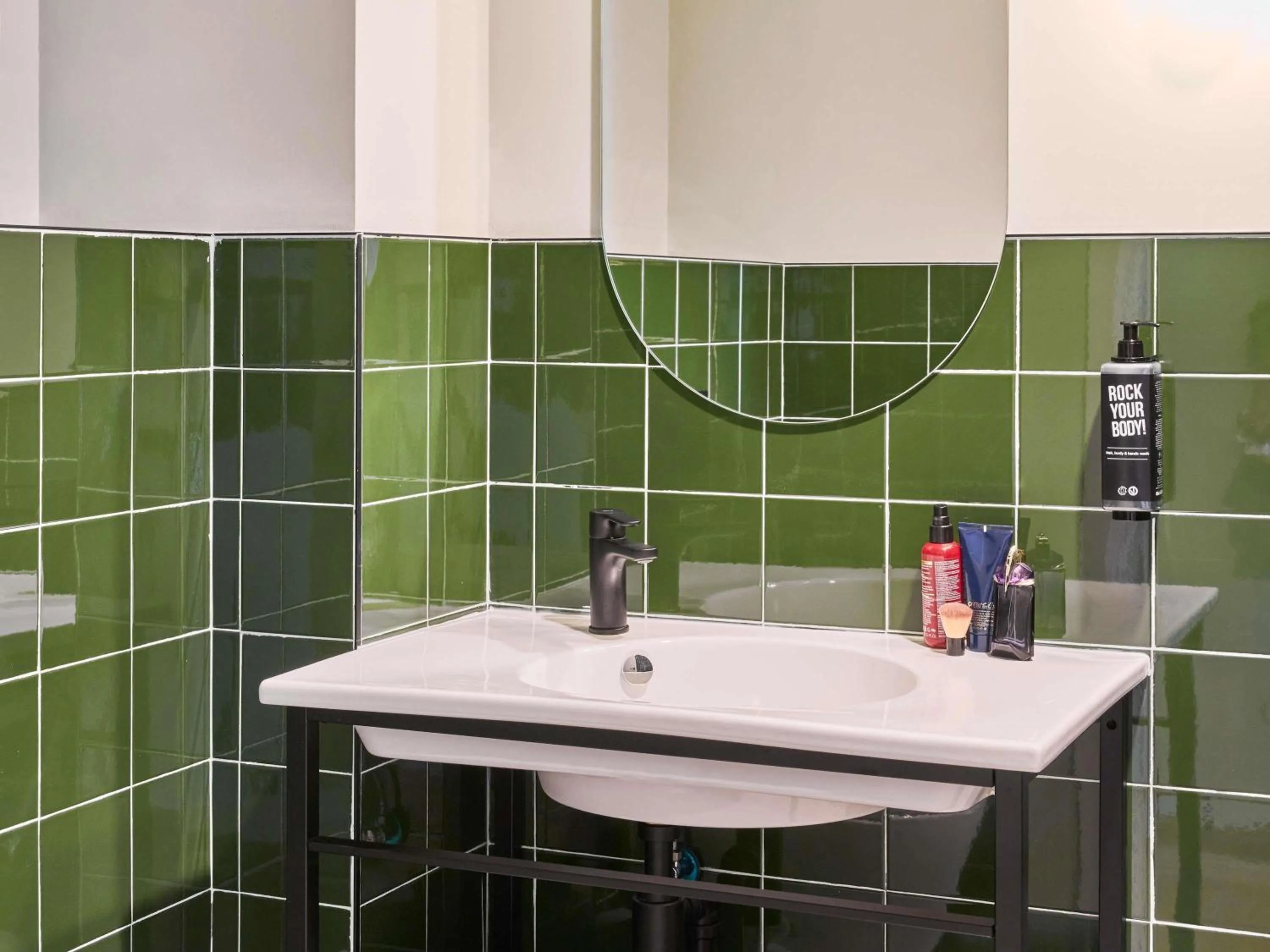 Bedroom in Ibis Styles Madrid Airport Valdebebas