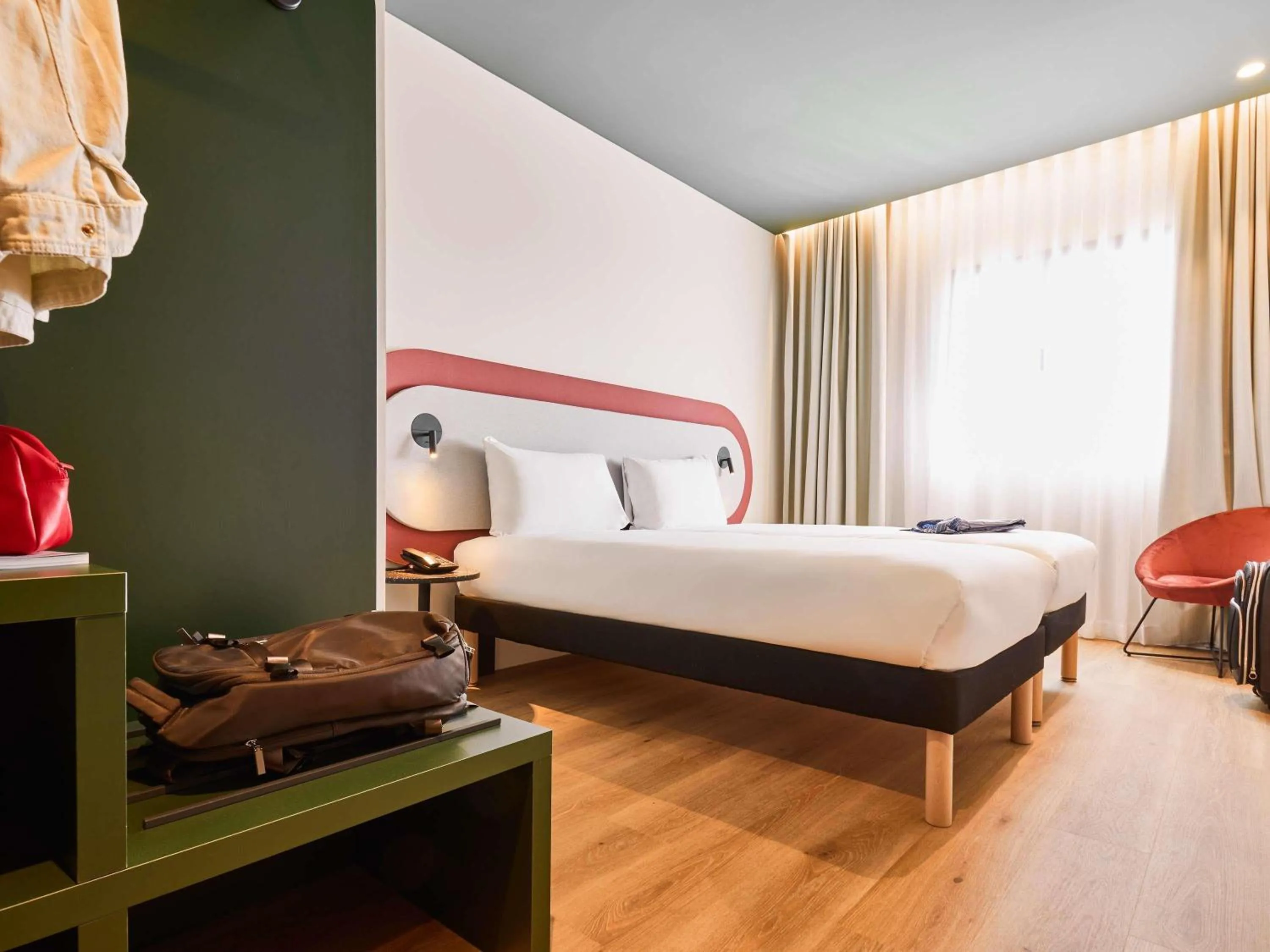 Bedroom, Bed in Ibis Styles Madrid Airport Valdebebas