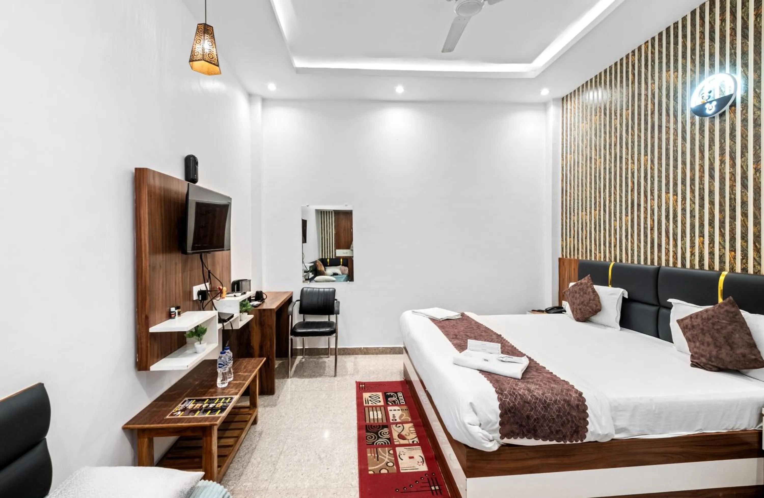 Bed in Hotel Ramay Palace