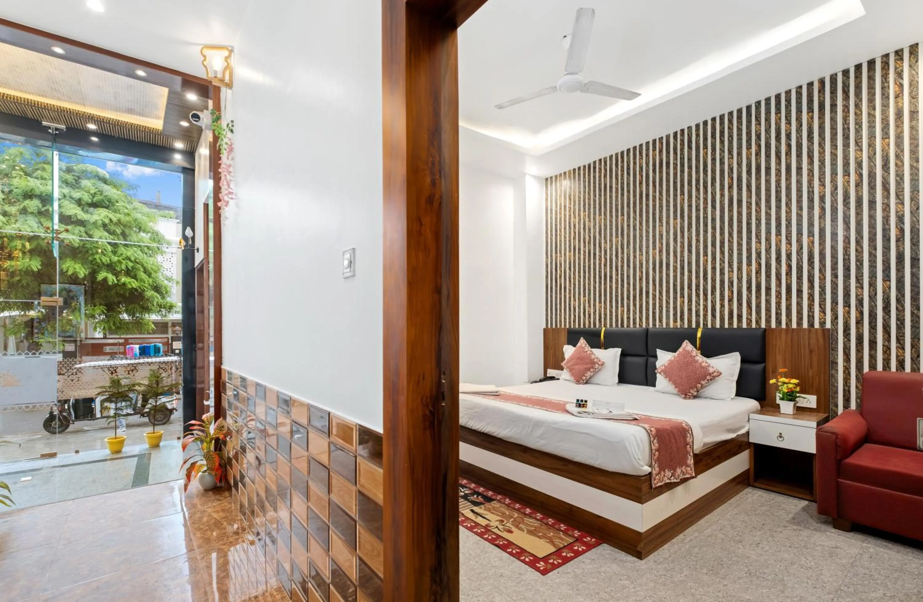 Bed in Hotel Ramay Palace
