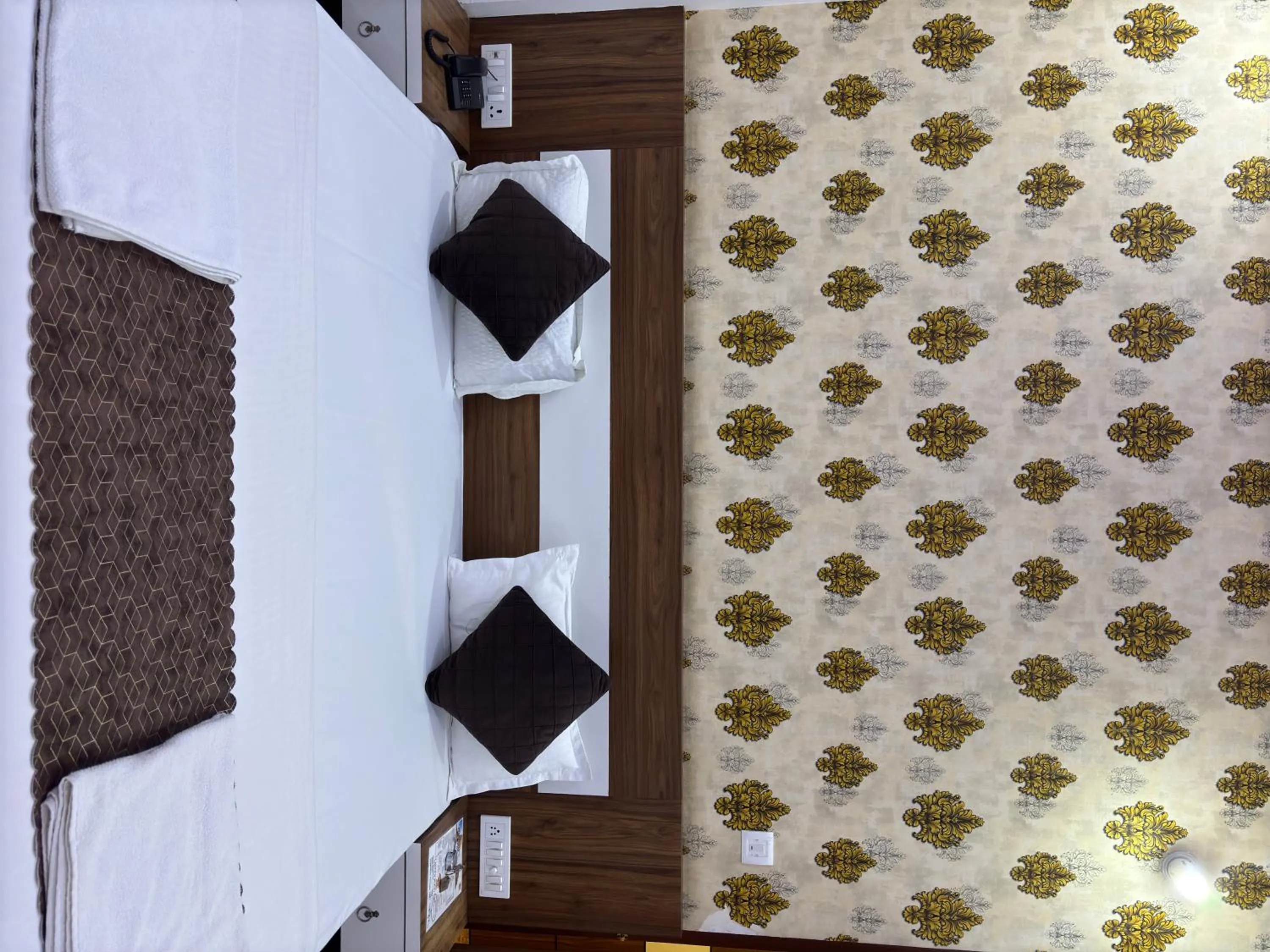 Bed in Hotel Ramay Palace