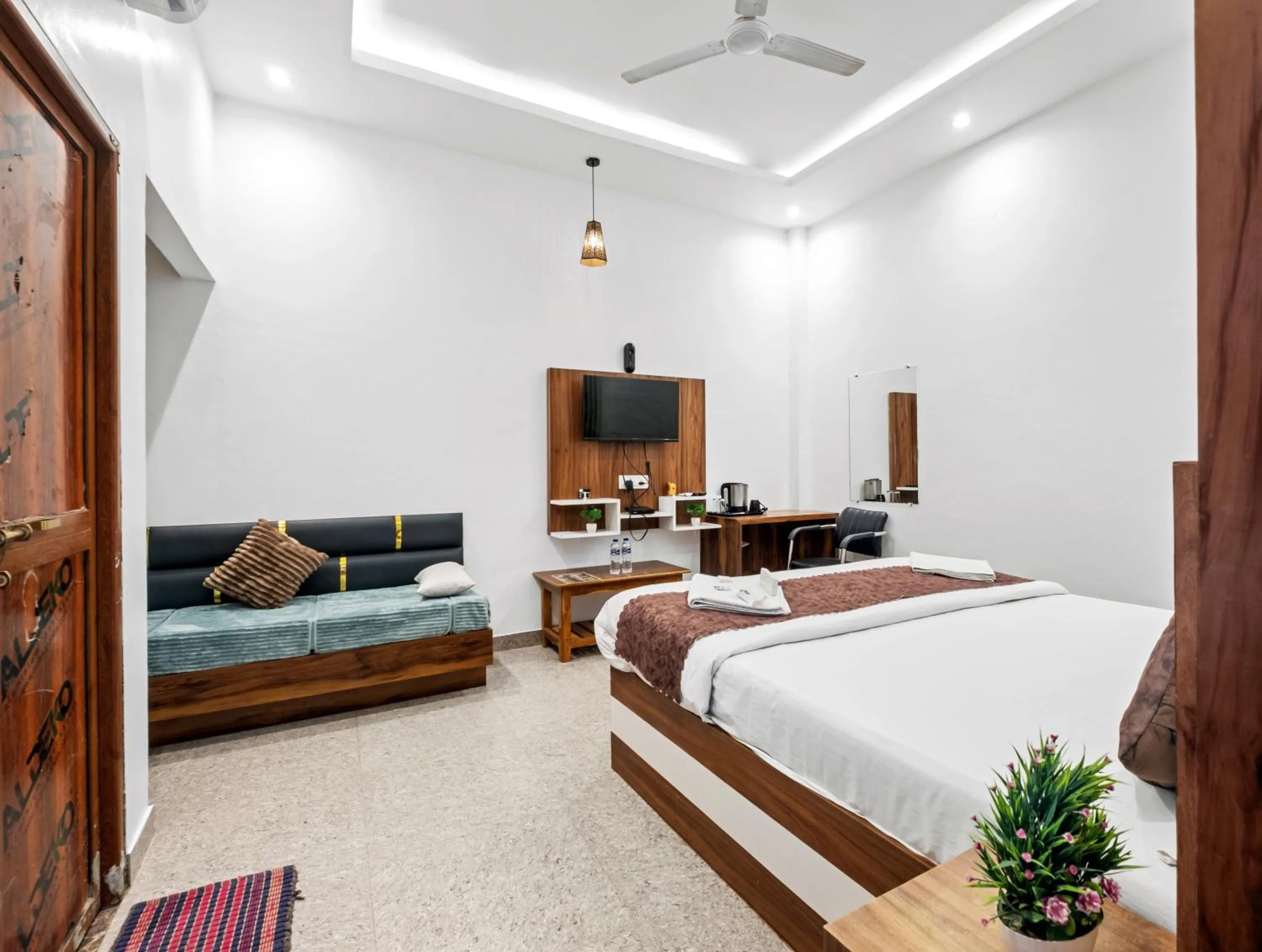 Bed in Hotel Ramay Palace