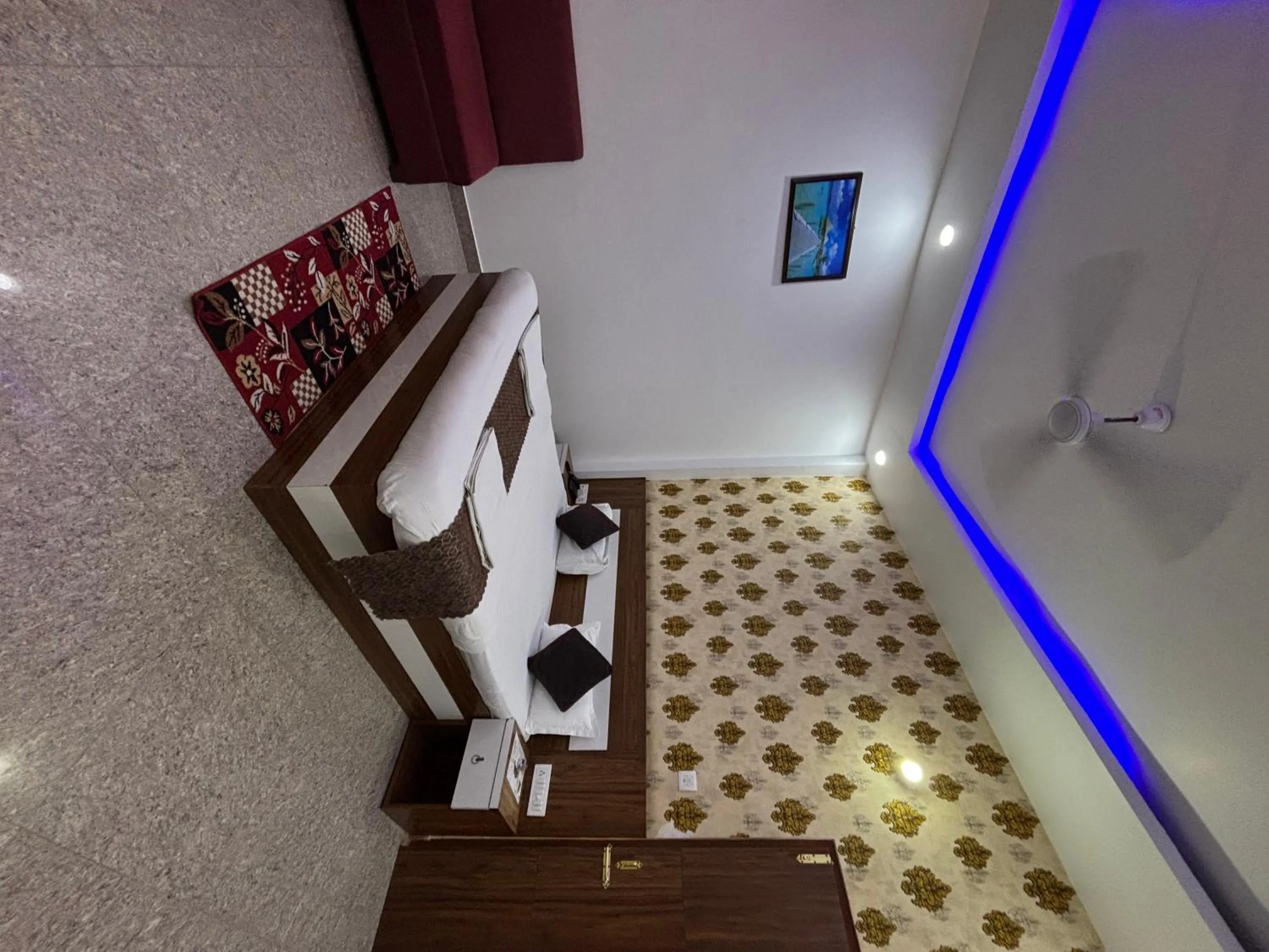 Bed in Hotel Ramay Palace