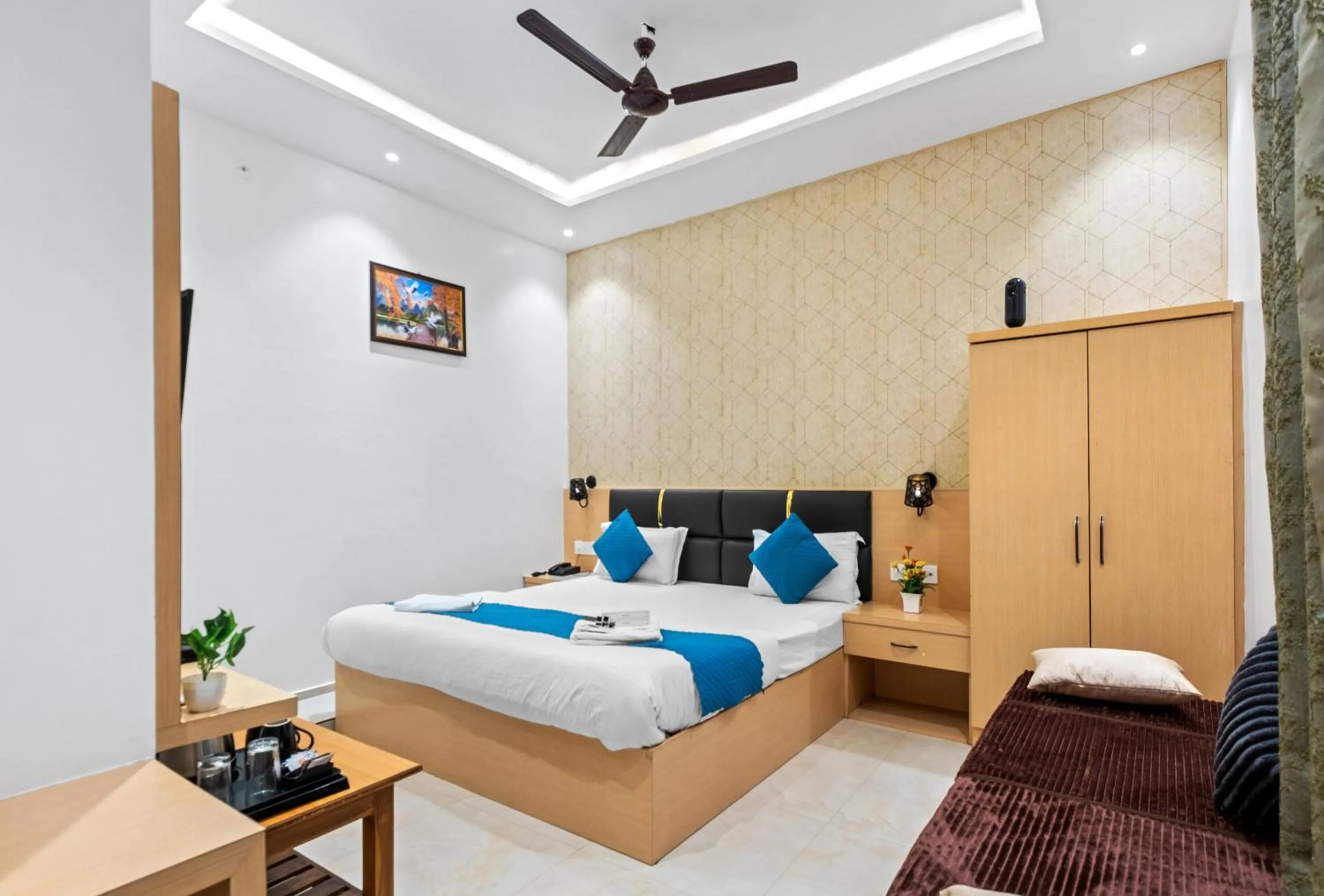 Bed in Hotel Ramay Palace