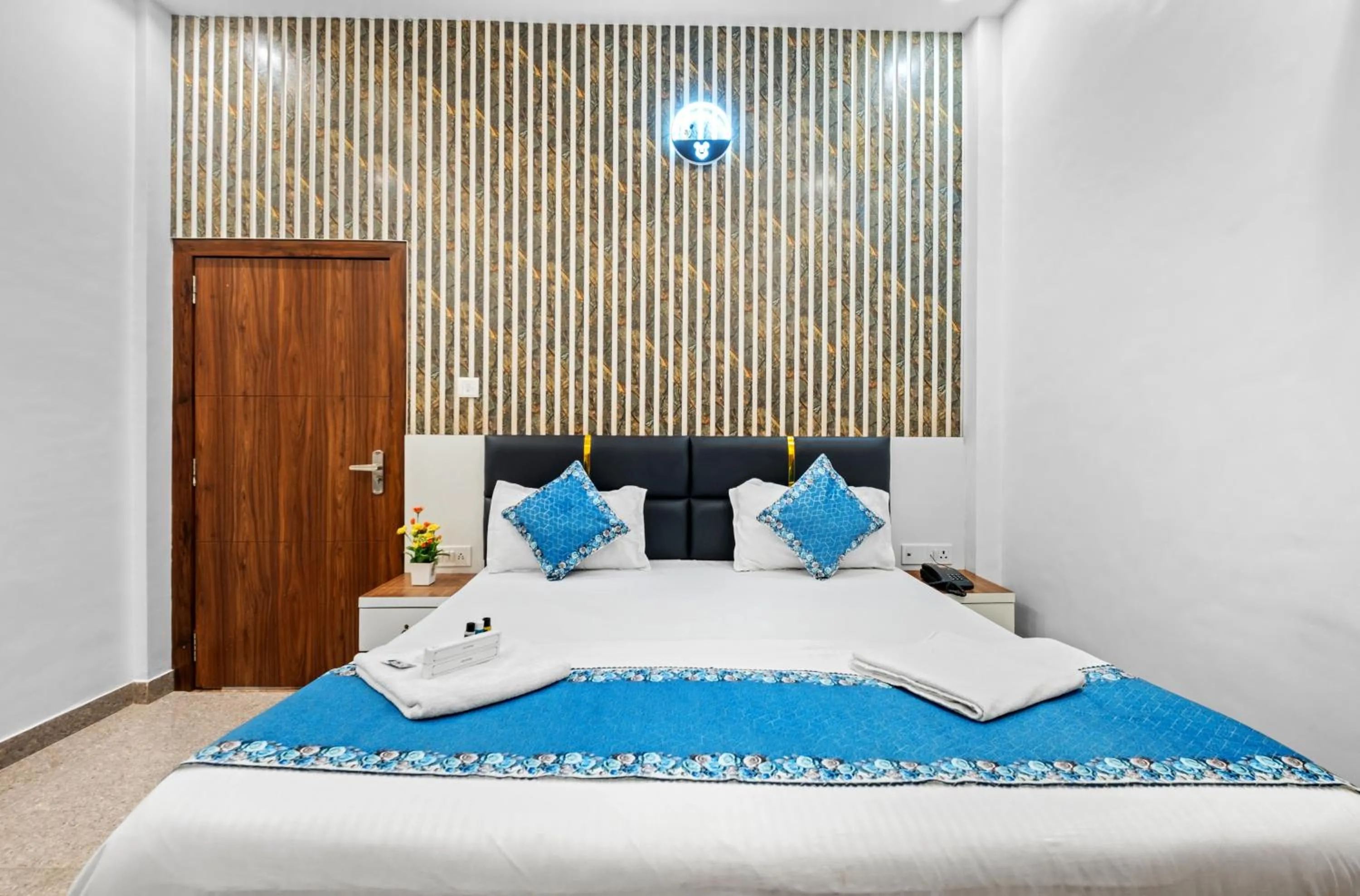 Bed in Hotel Ramay Palace