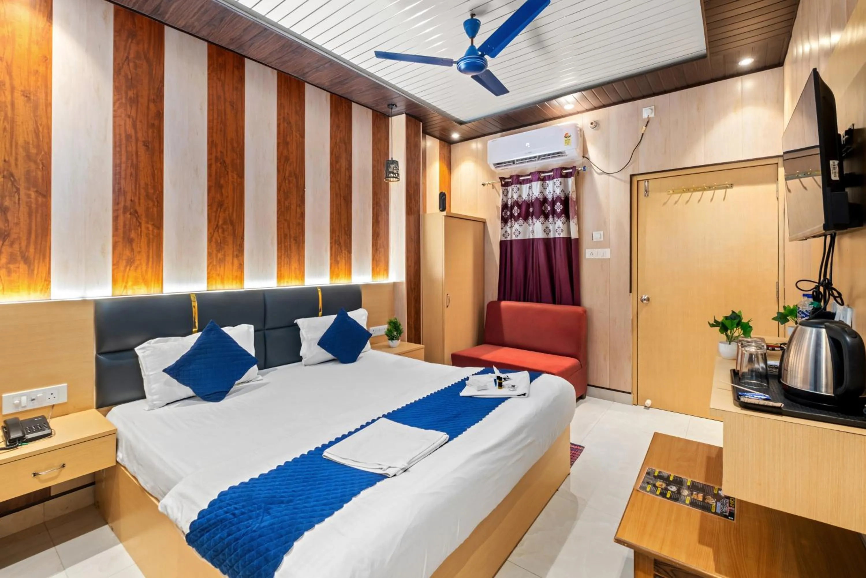 Bed in Hotel Ramay Palace