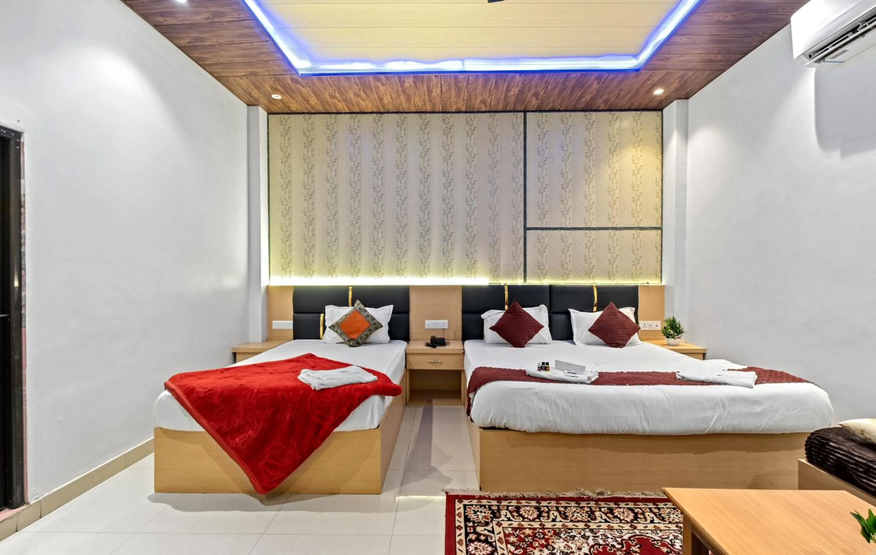 Bed in Hotel Ramay Palace