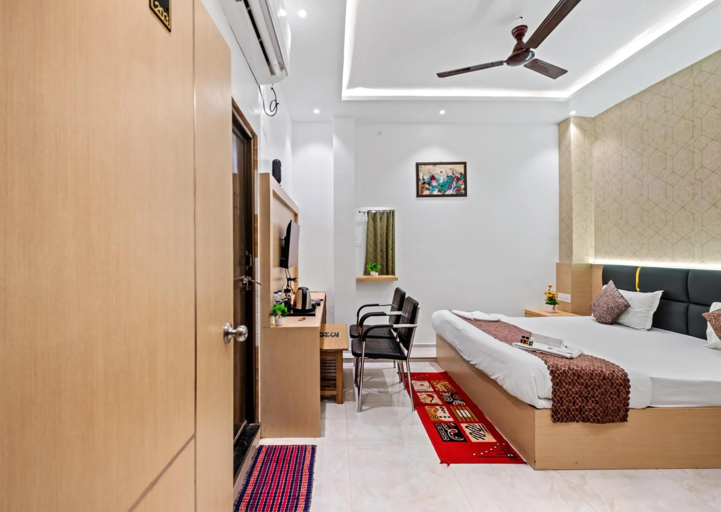 Bed in Hotel Ramay Palace