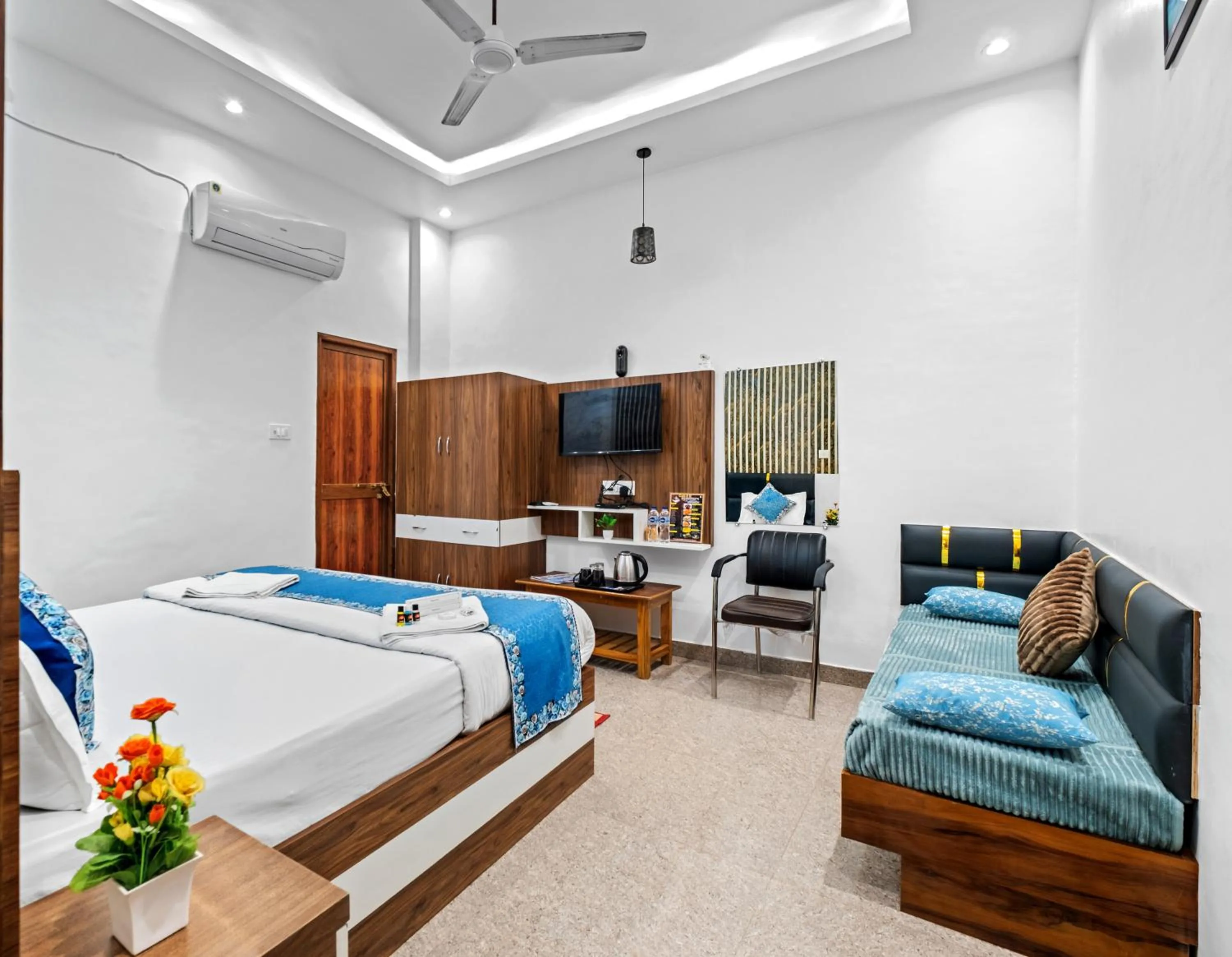 Bed in Hotel Ramay Palace