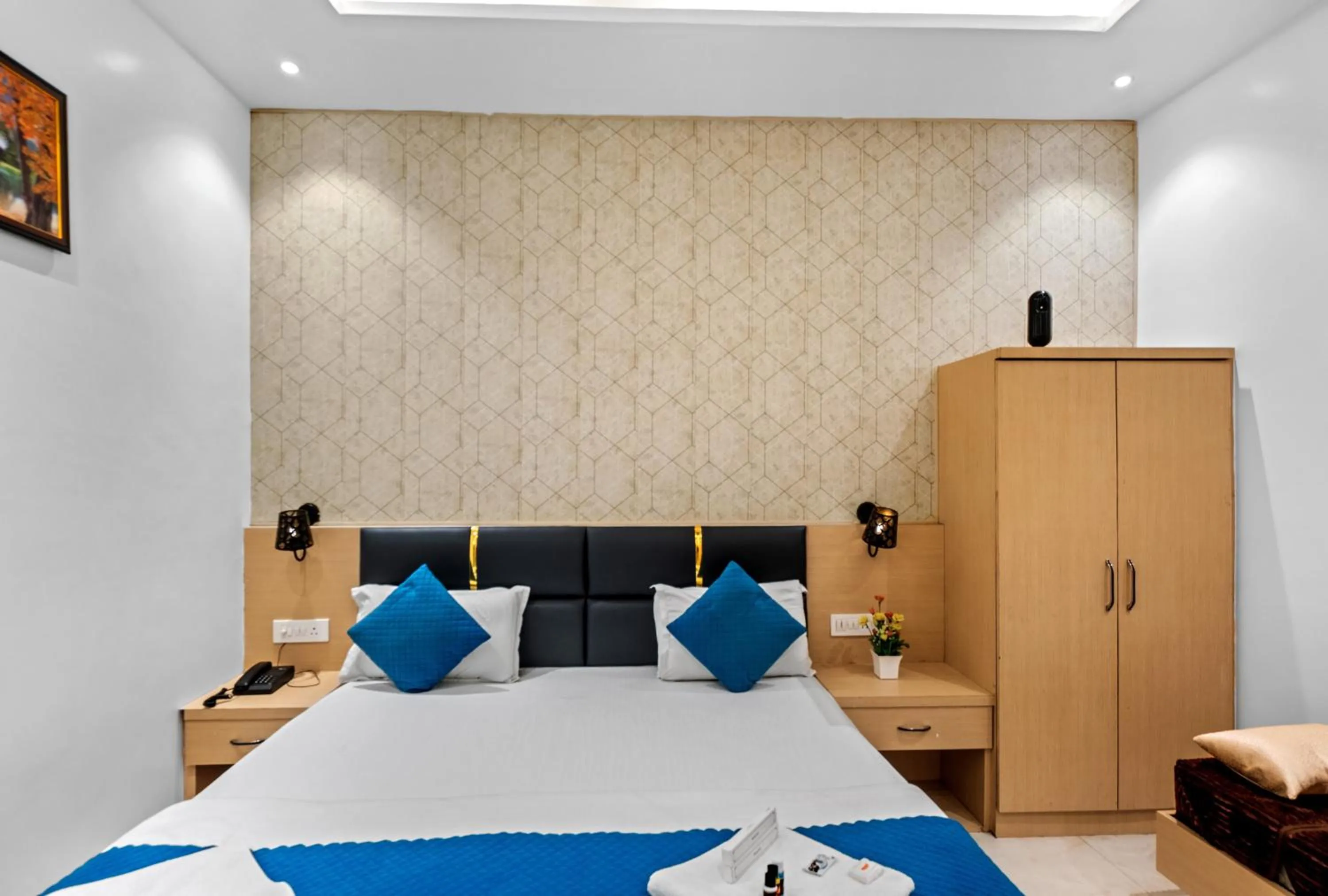 Bed in Hotel Ramay Palace