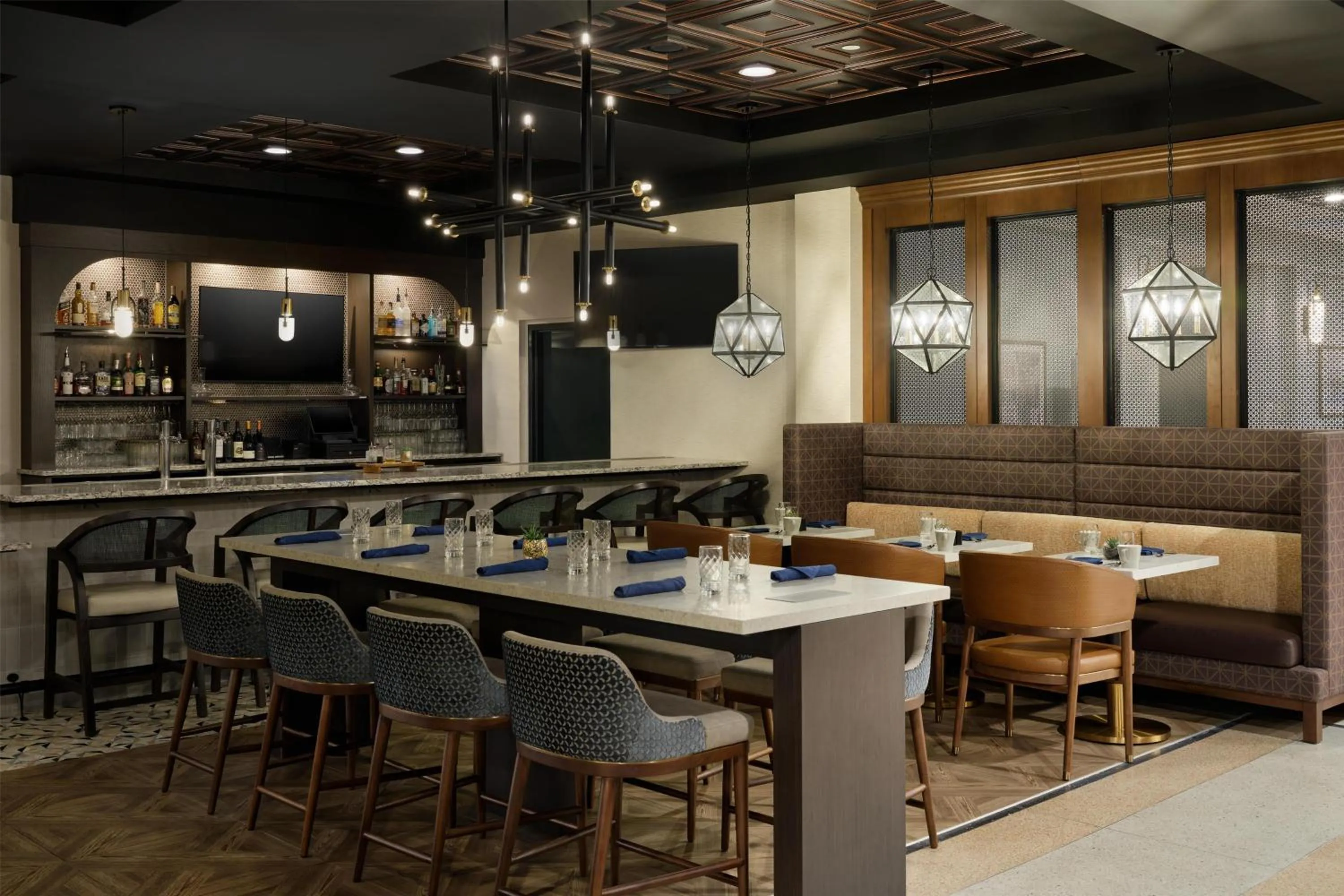 Lounge or bar in Tryon Riverfront Inn New Bern, Tapestry Collection By Hilton