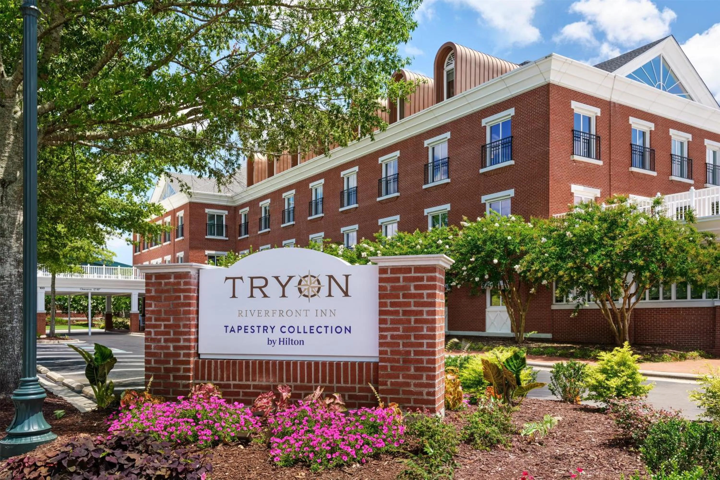 Property building in Tryon Riverfront Inn New Bern, Tapestry Collection By Hilton