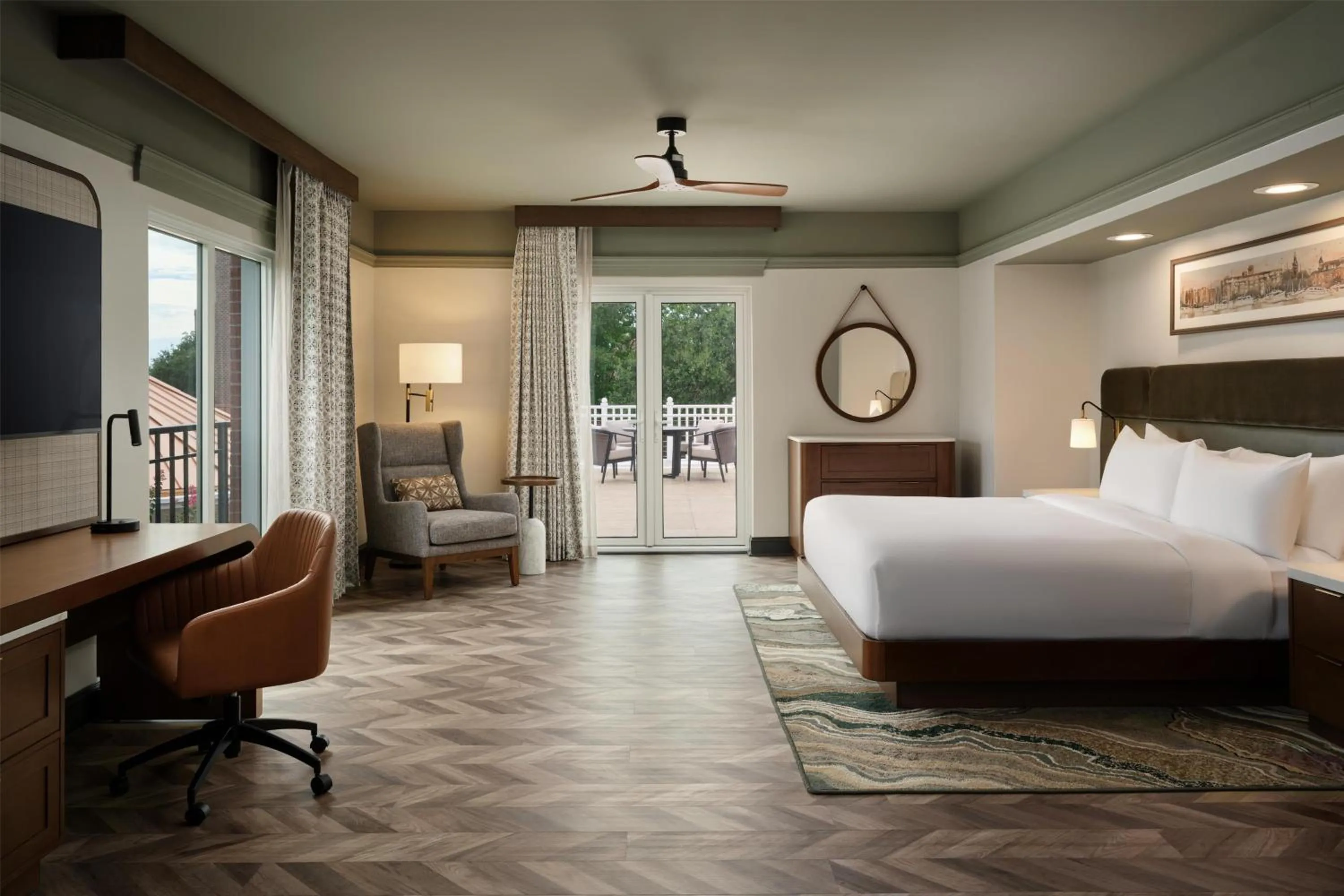 Bedroom, Bed in Tryon Riverfront Inn New Bern, Tapestry Collection By Hilton