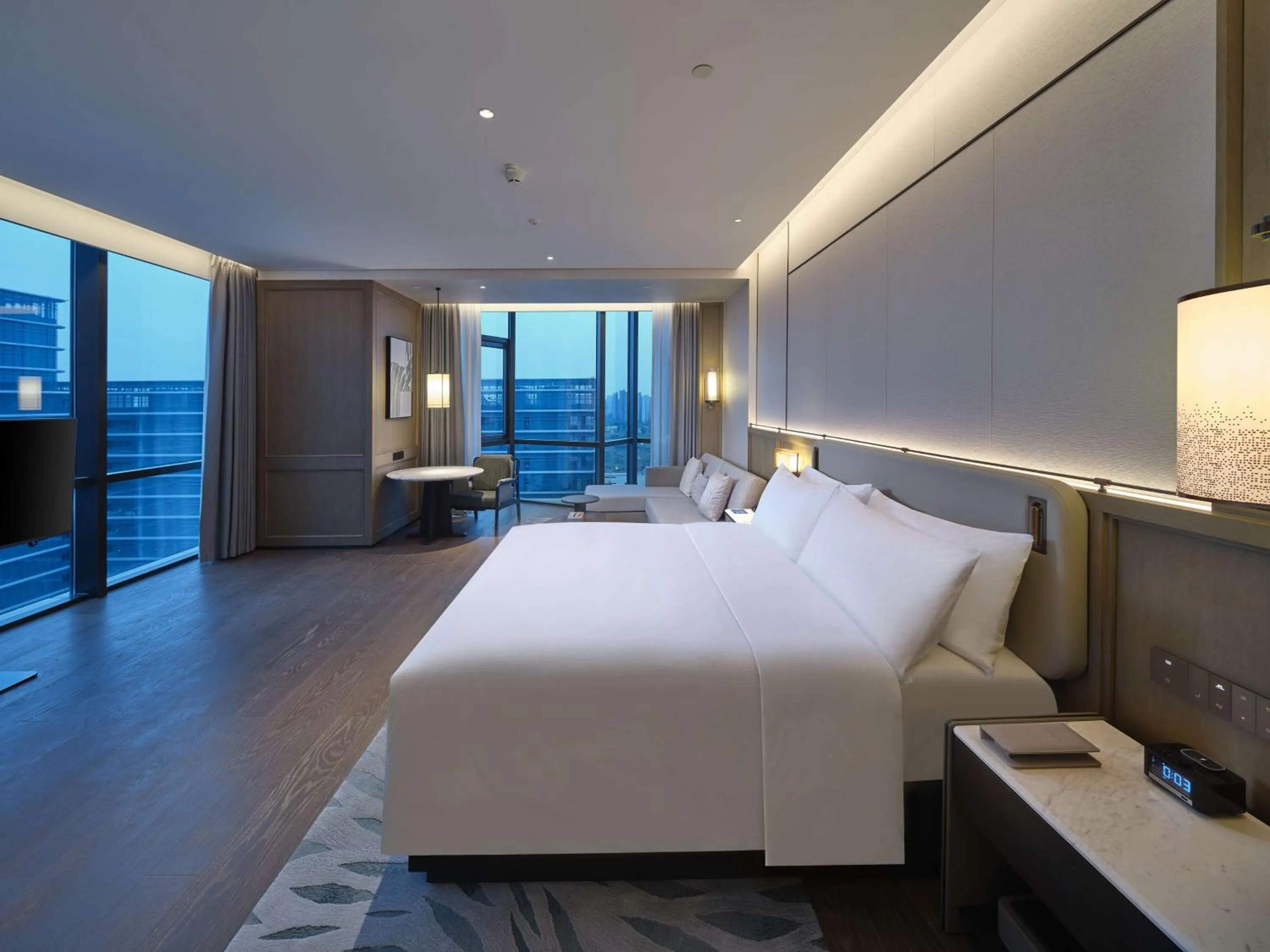 Living room, Bed in Hilton Jiashan