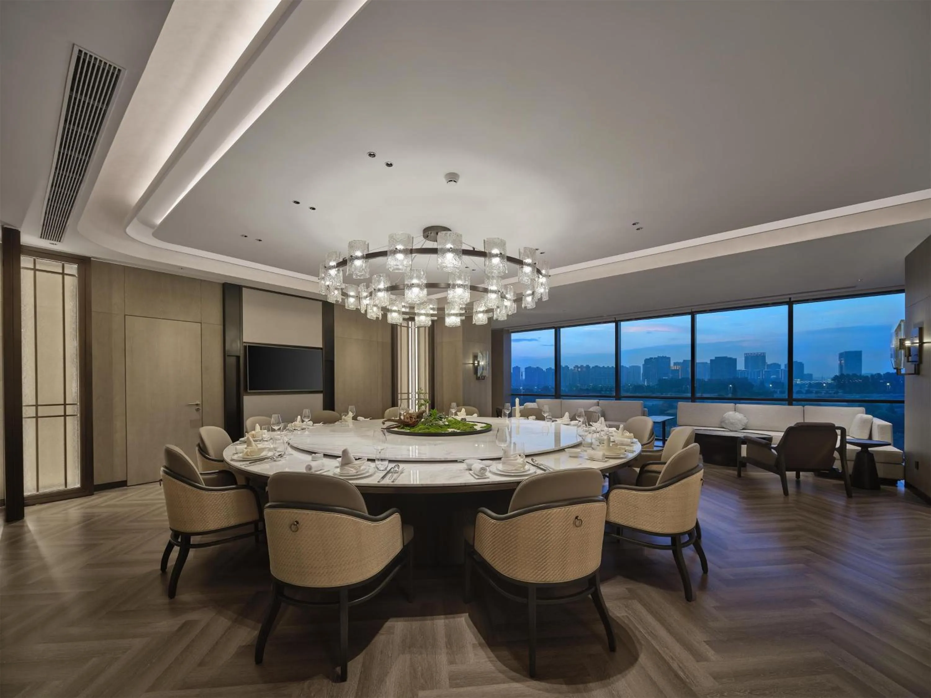 Restaurant/places to eat in Hilton Jiashan