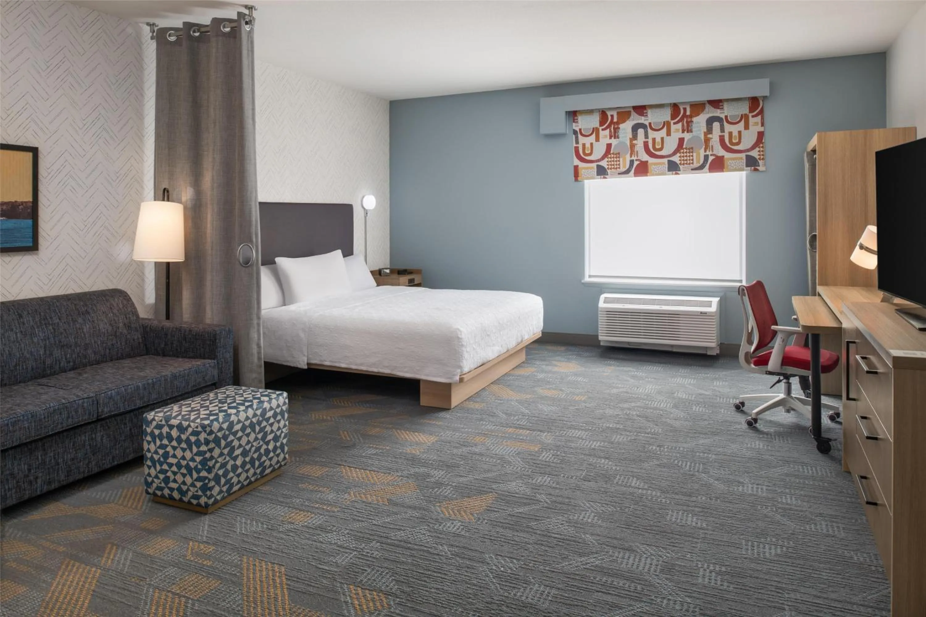 Living room, Bed in Home2 Suites By Hilton Woodland Sacramento