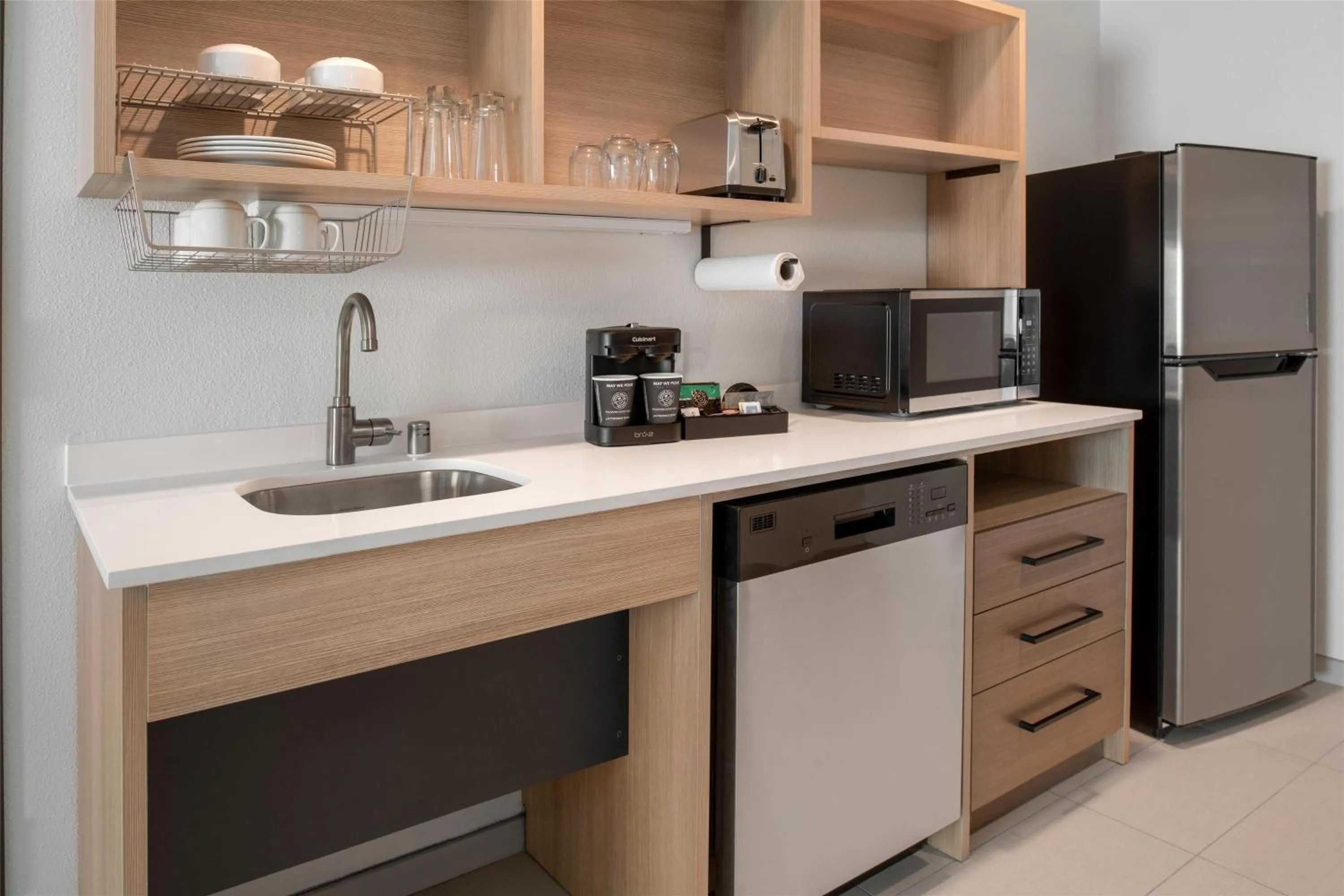 Kitchen or kitchenette in Home2 Suites By Hilton Woodland Sacramento