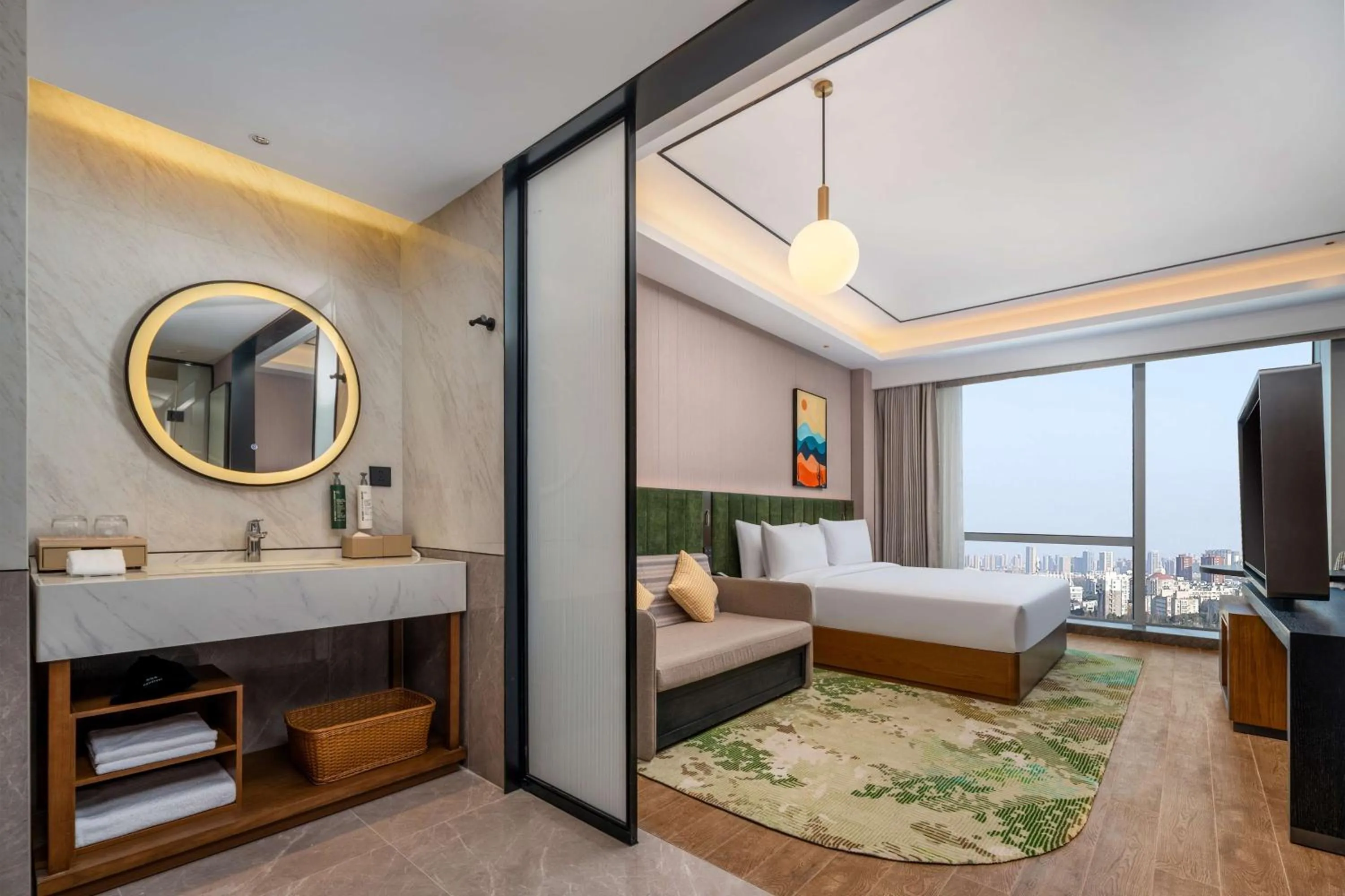 Bathroom, Bed in Hilton Garden Inn Suzhou Kunshan