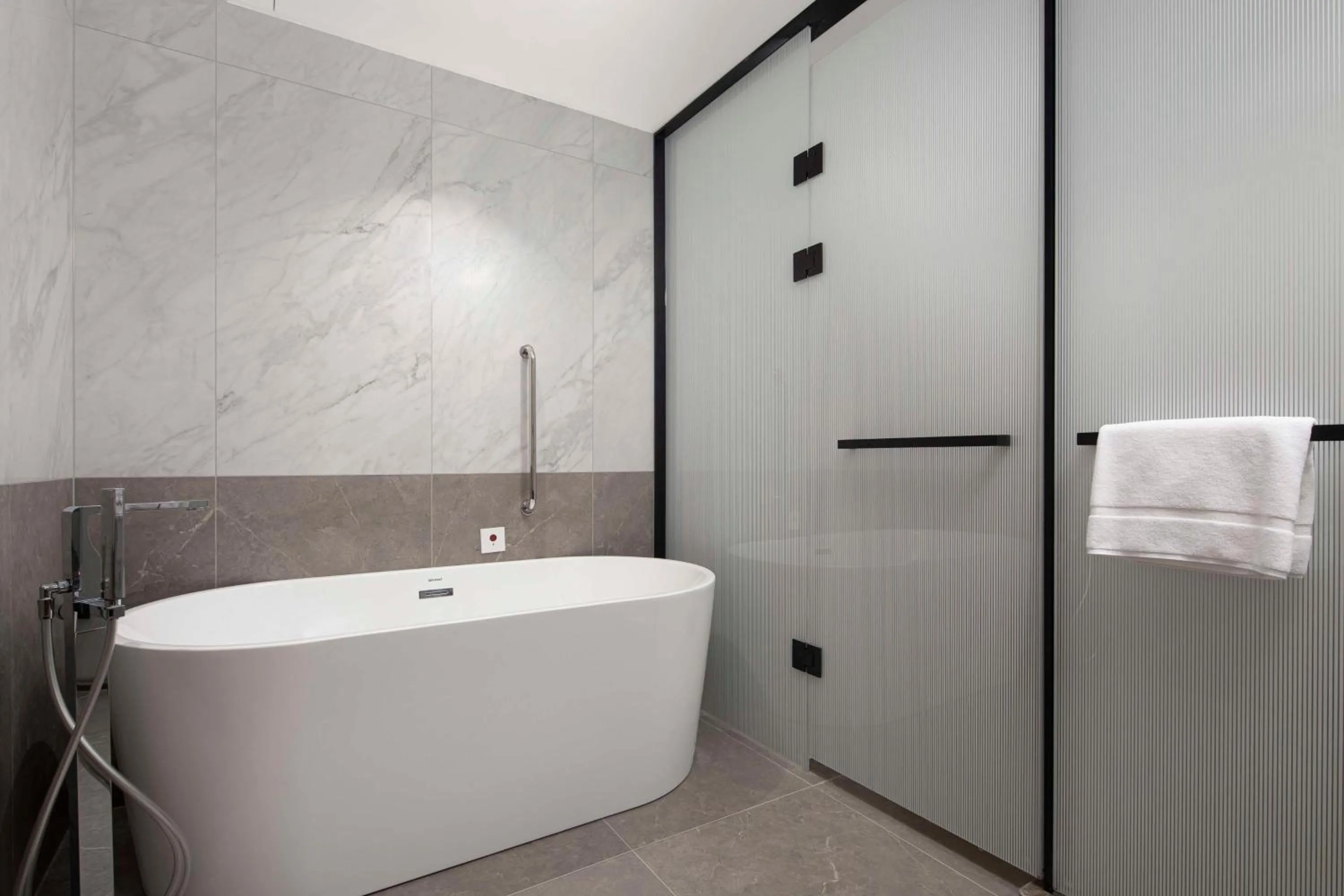 Bathroom in Hilton Garden Inn Tianjin Five Great Avenues