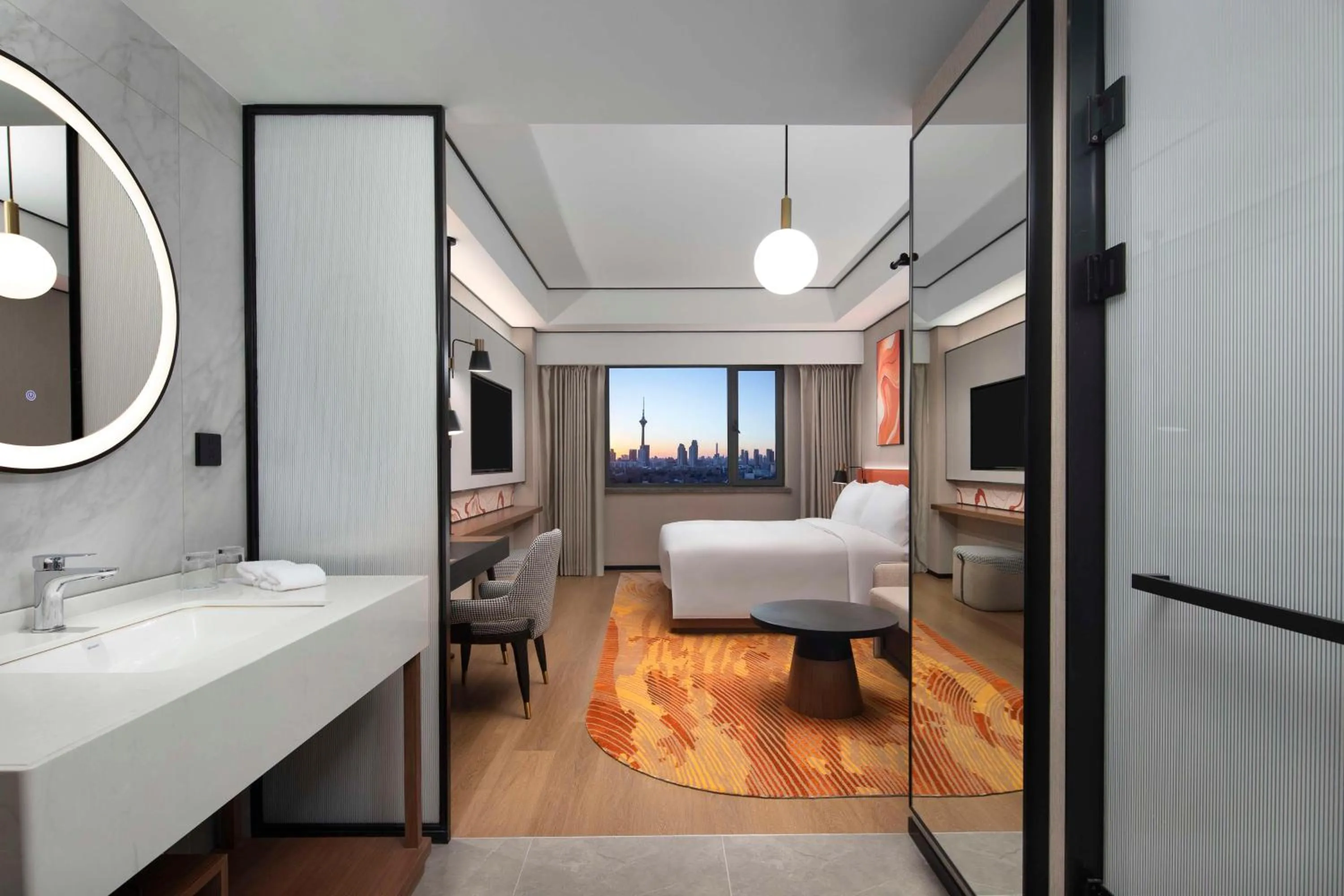 Bathroom, Bed in Hilton Garden Inn Tianjin Five Great Avenues