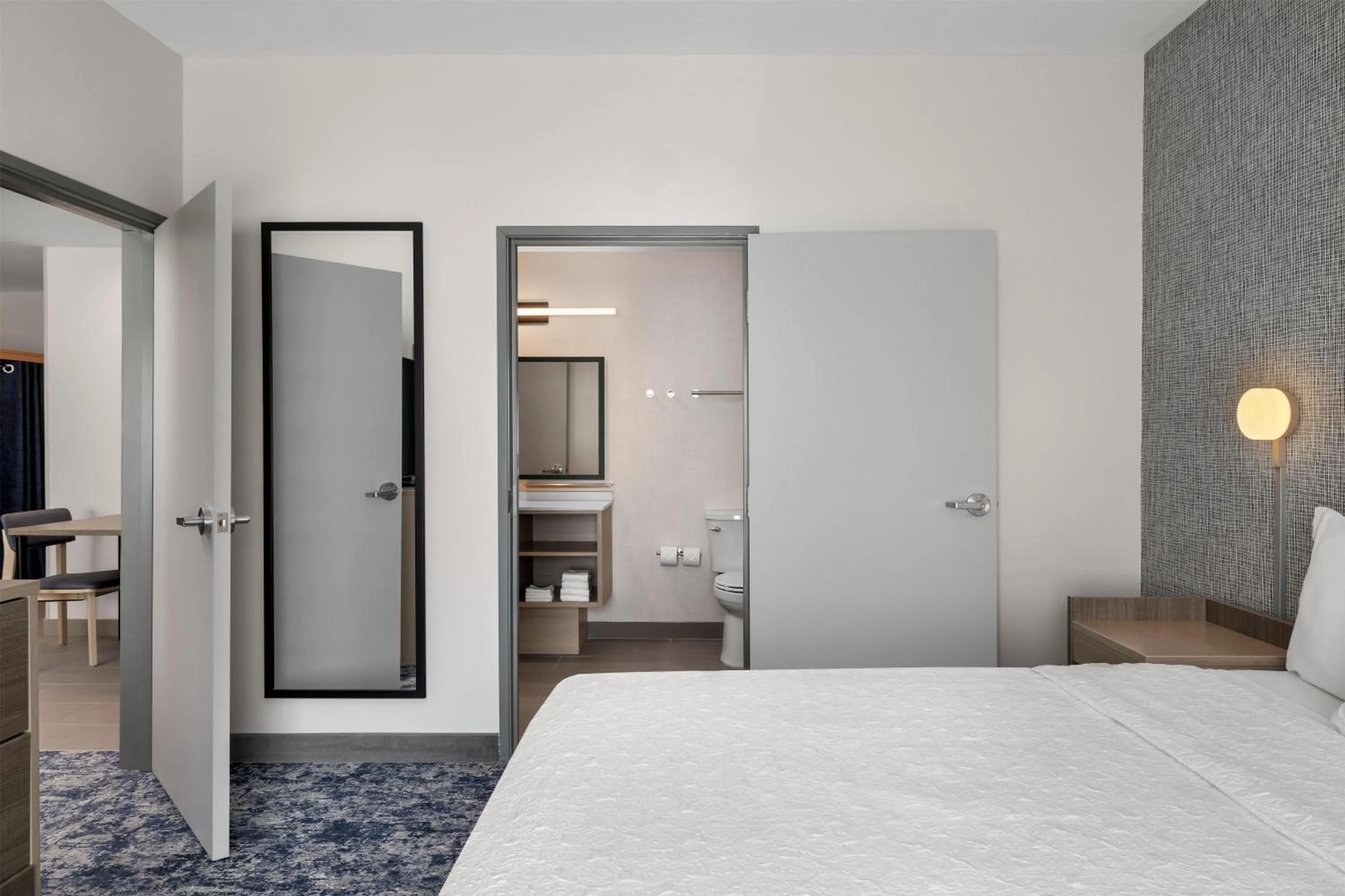 Bed in Home2 Suites By Hilton Fort Worth Lake Worth