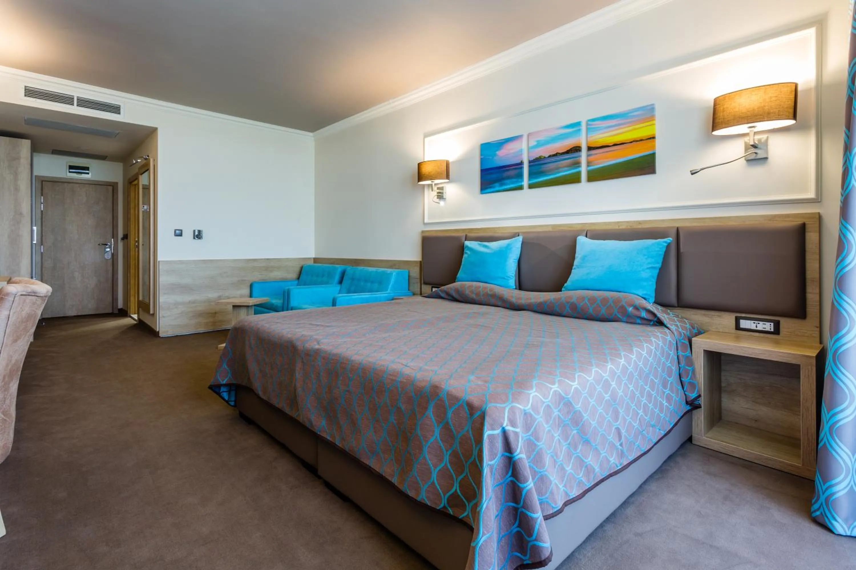 Bedroom, Bed in Tiara Beach - All Inclusive