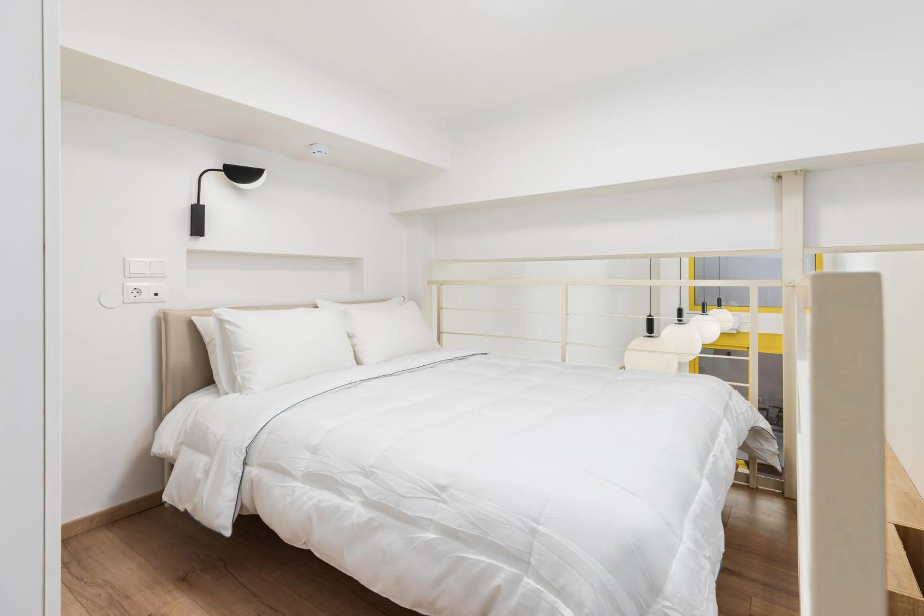 Bed in Soho Harbor by halu!