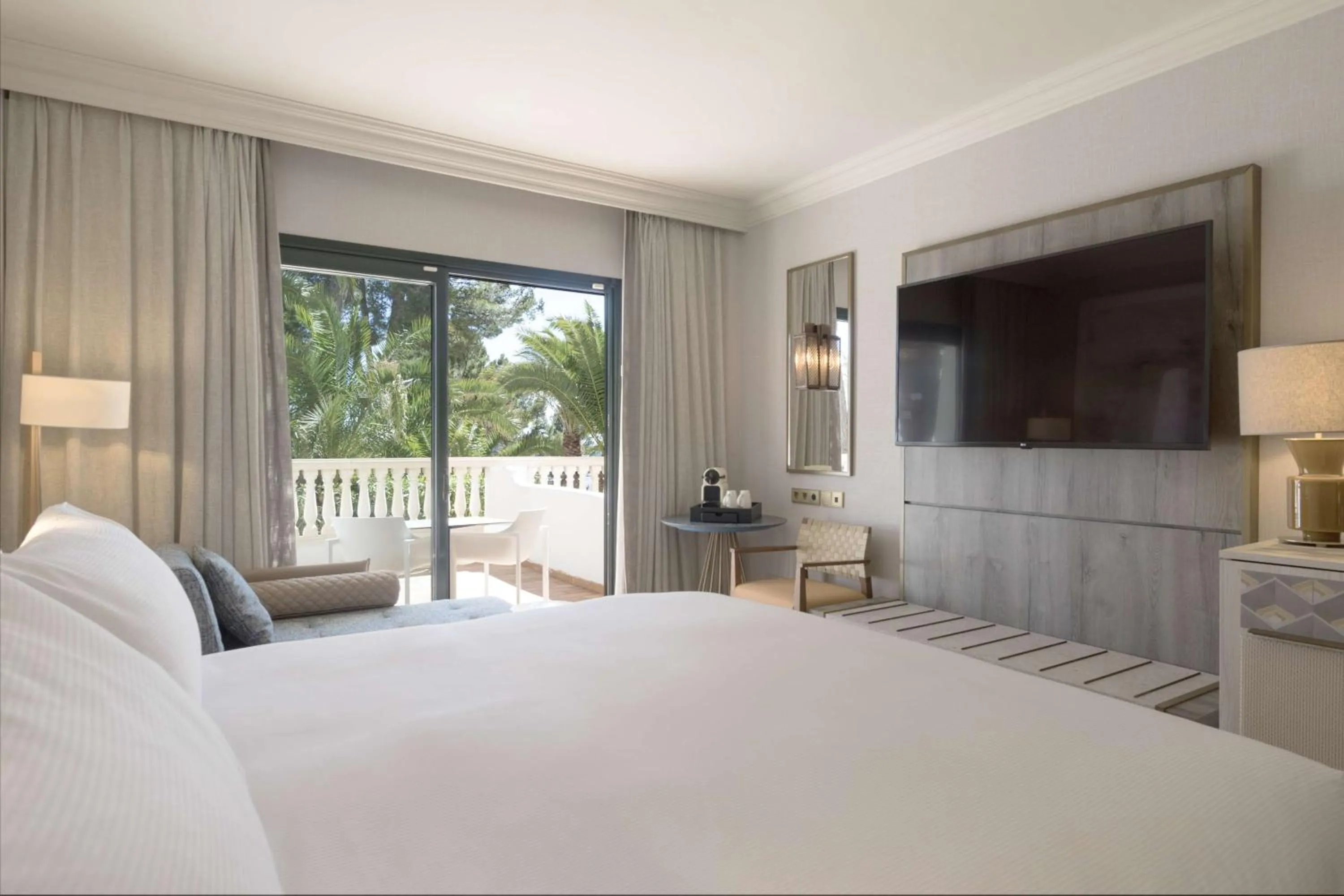 Bedroom, Bed in Hilton Mallorca Galatzo