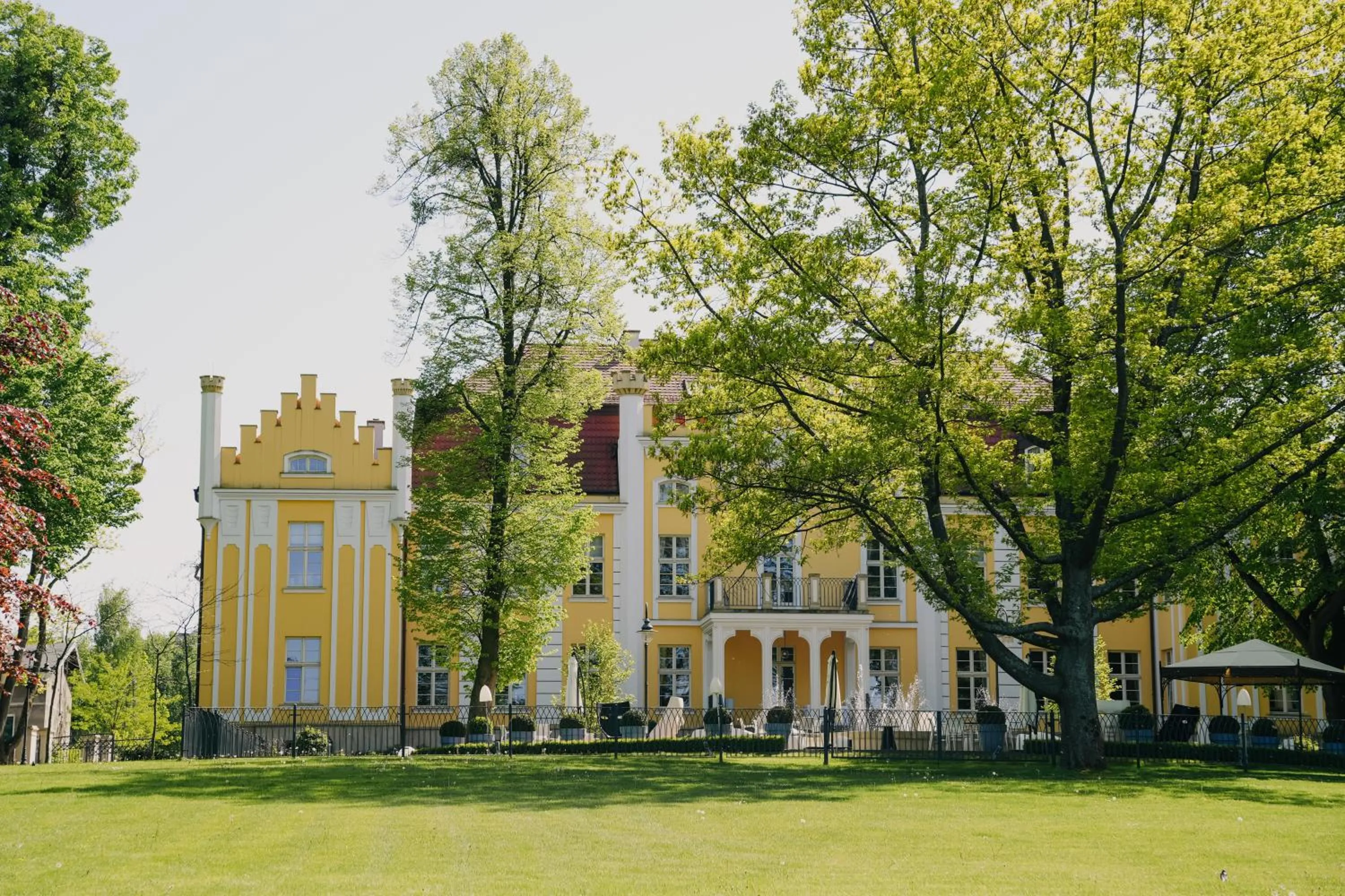 Property building in Relais & Châteaux Hotel Quadrille - Adults Only