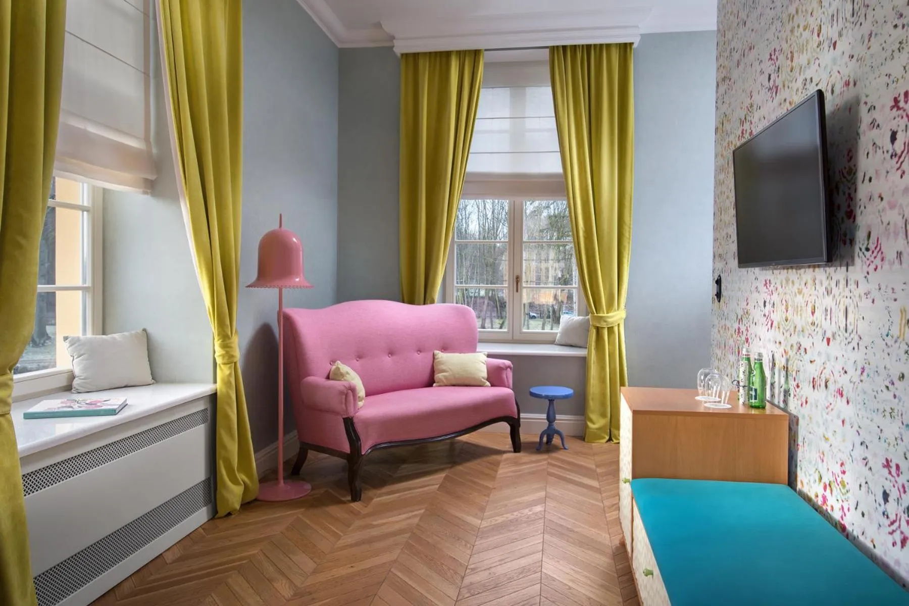 Seating area, Bed in Relais & Châteaux Hotel Quadrille - Adults Only