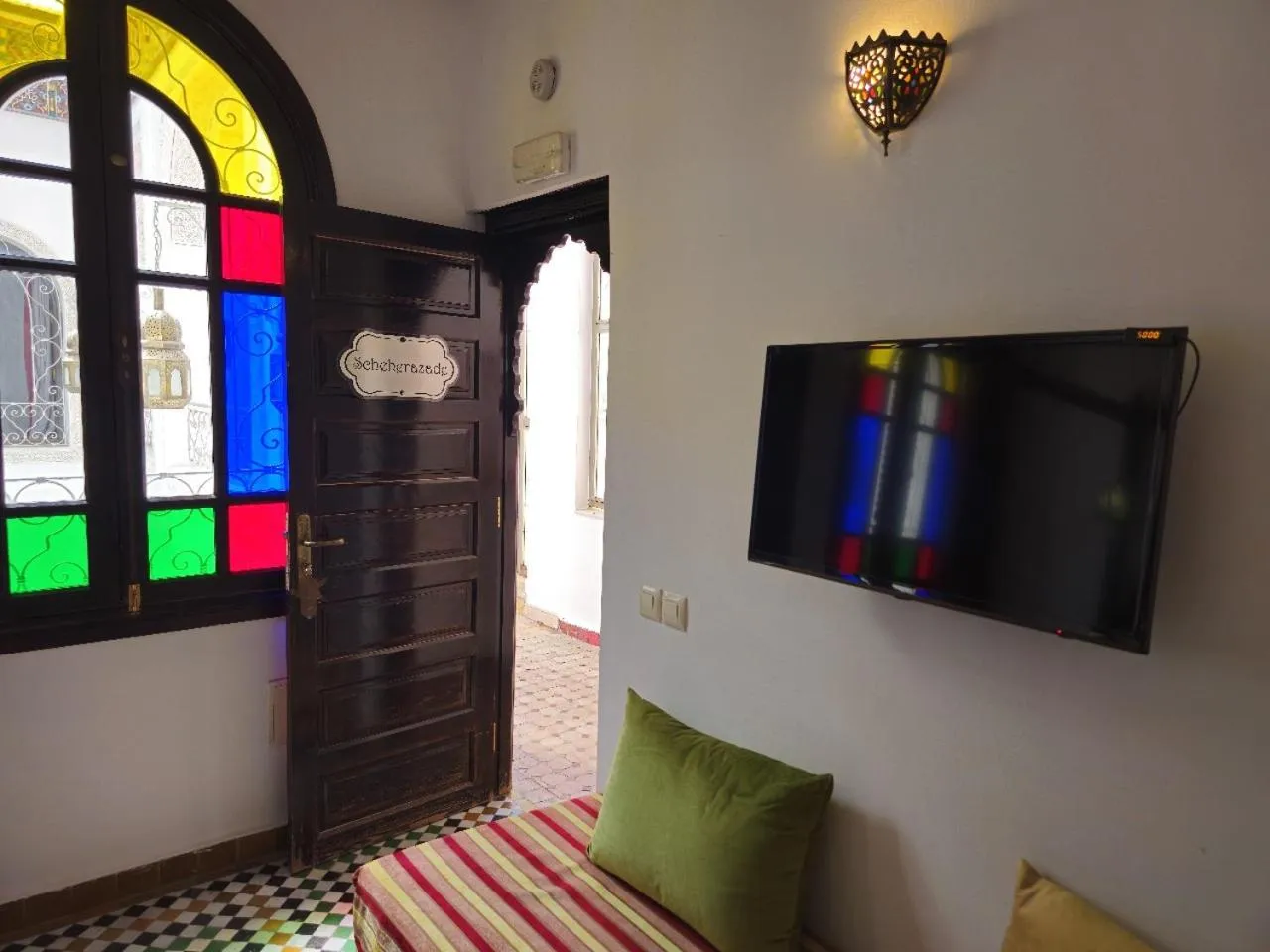 Communal lounge/ TV room in Riad Bab Fes Suite &Spa