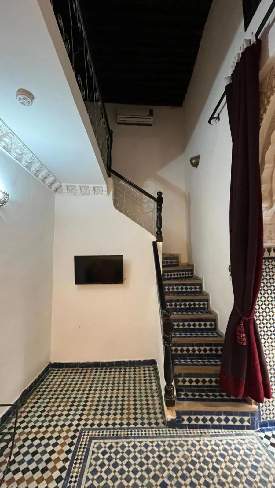 TV and multimedia in Riad Bab Fes Suite &Spa