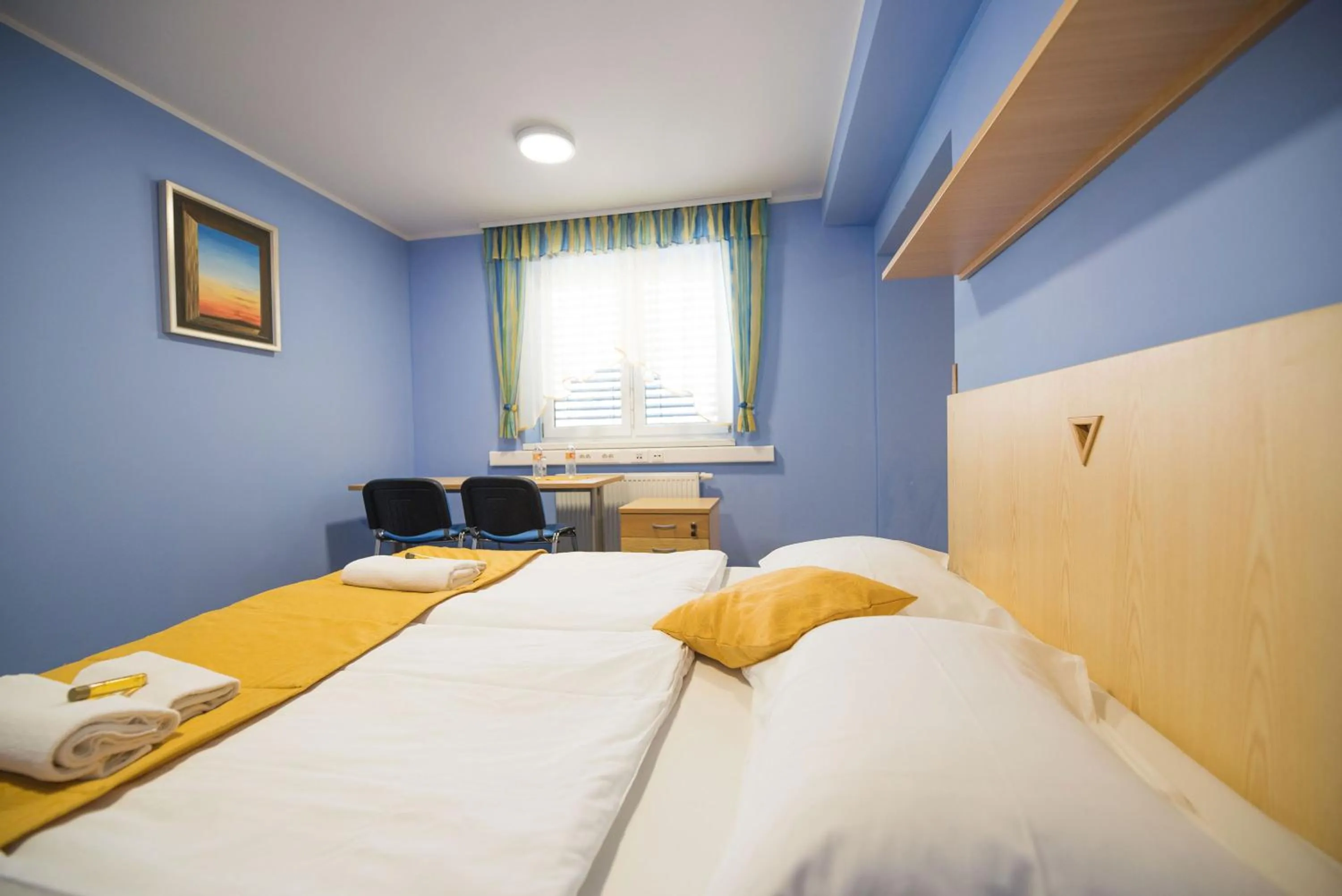 Bedroom, Bed in S Hotel