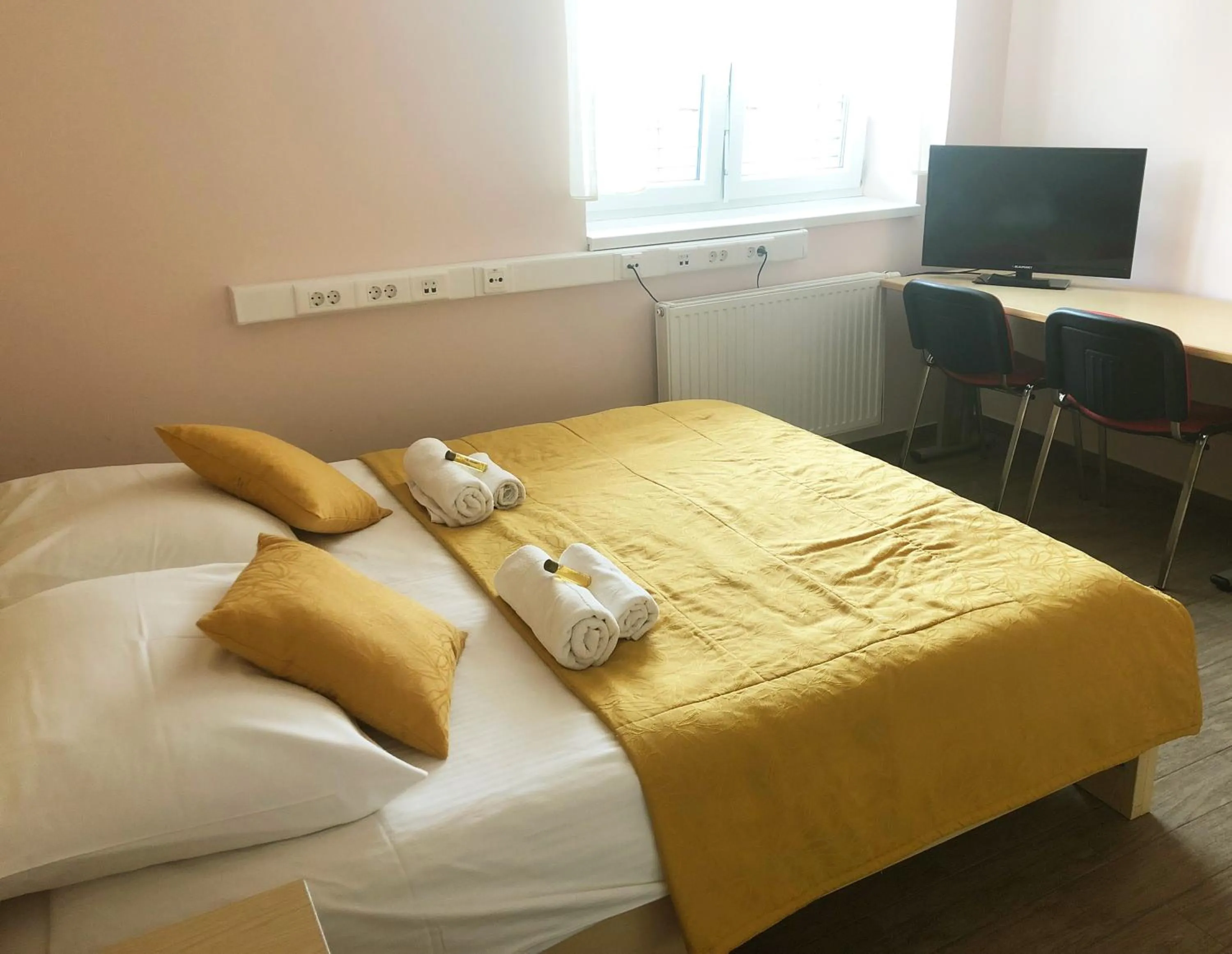 Photo of the whole room, Bed in S Hotel