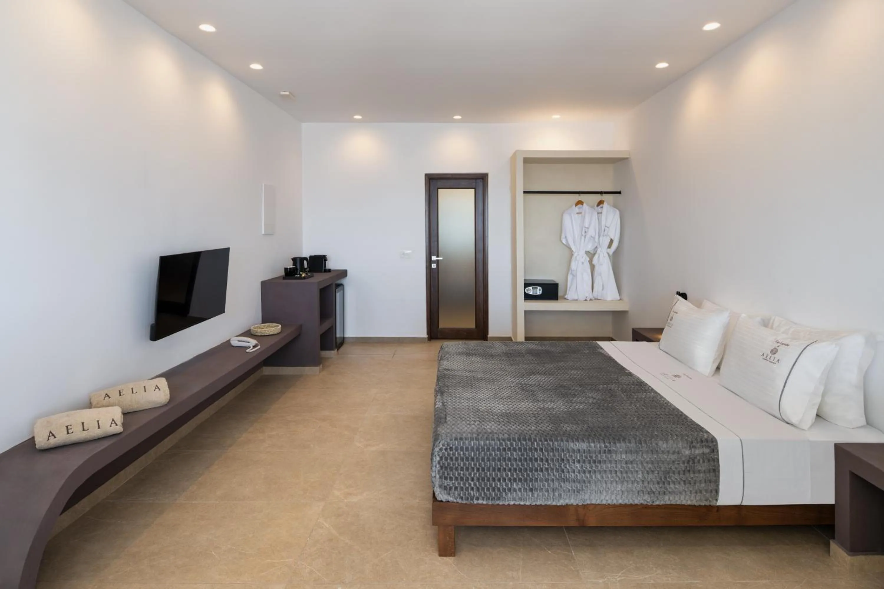 Bedroom, Bed in Aelia Thalassa