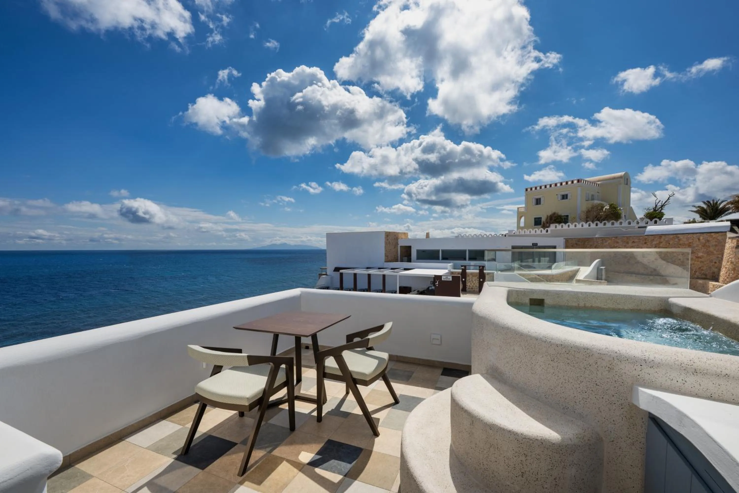 Hot Tub in Aelia Thalassa