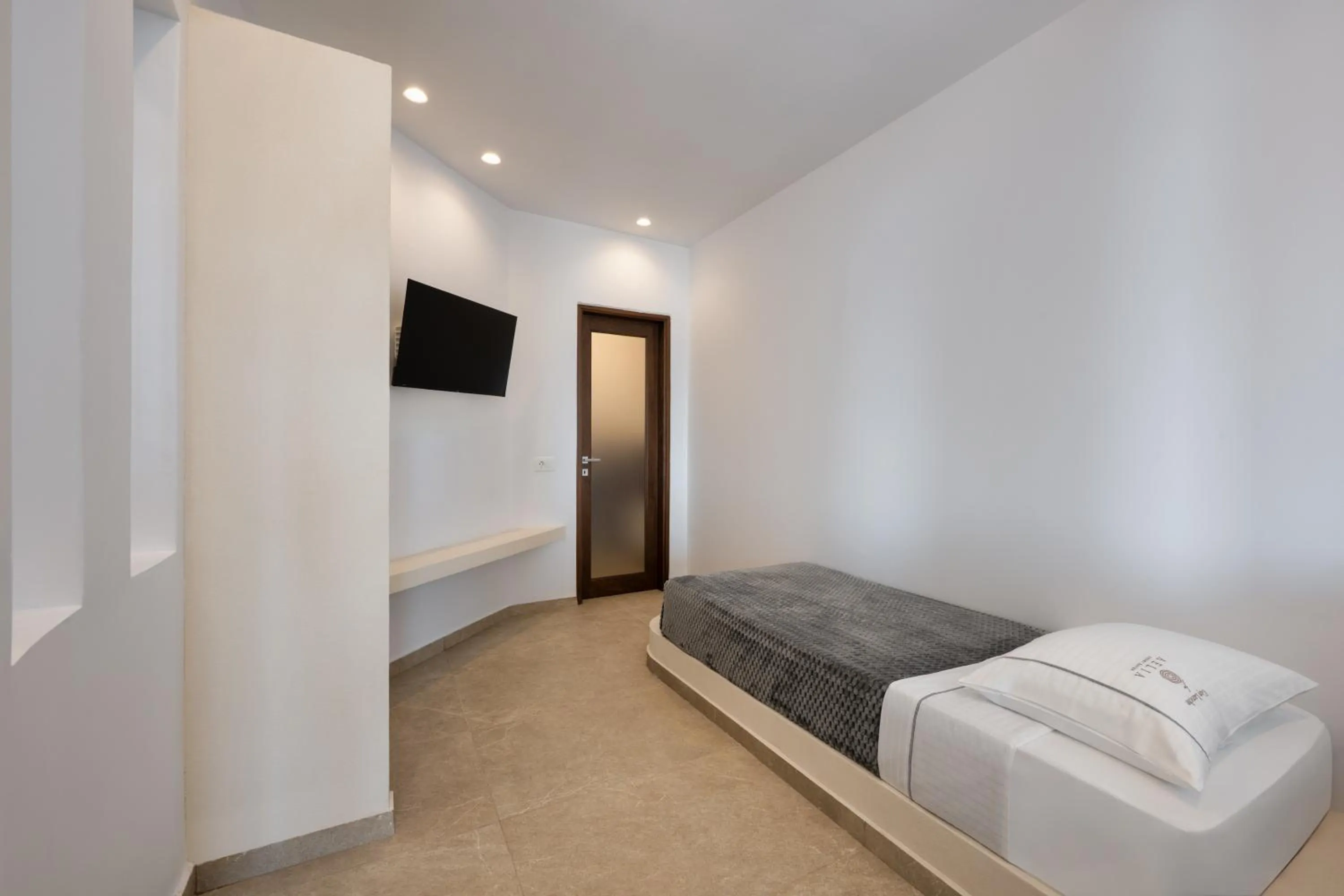 Bedroom, Bed in Aelia Thalassa