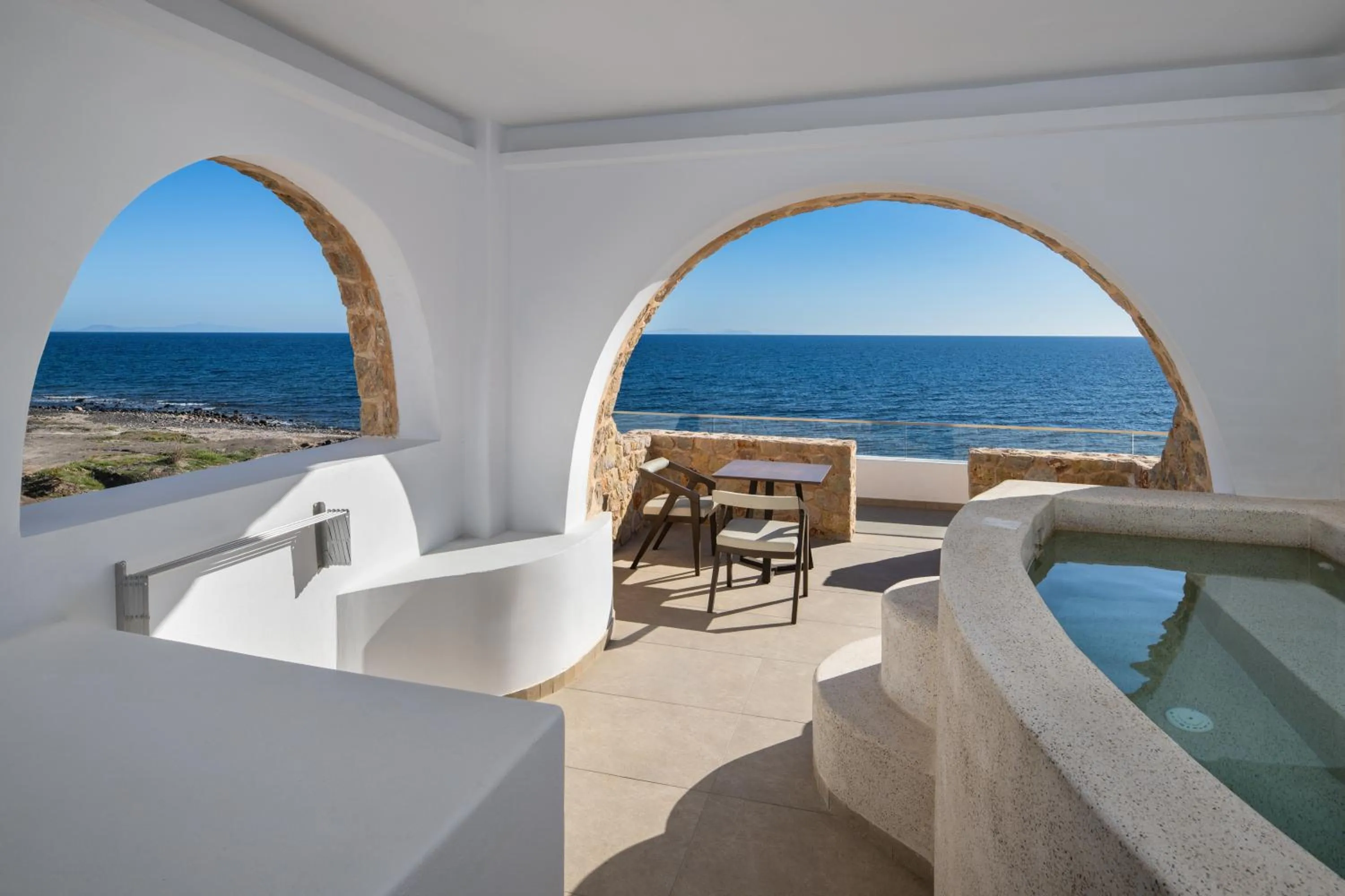 Hot Tub in Aelia Thalassa