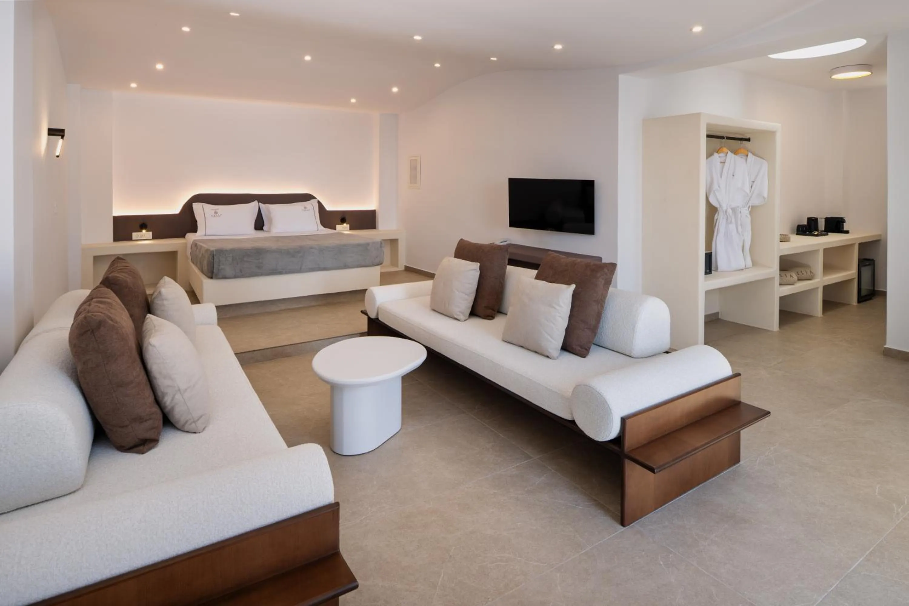 Living room, Bed in Aelia Thalassa